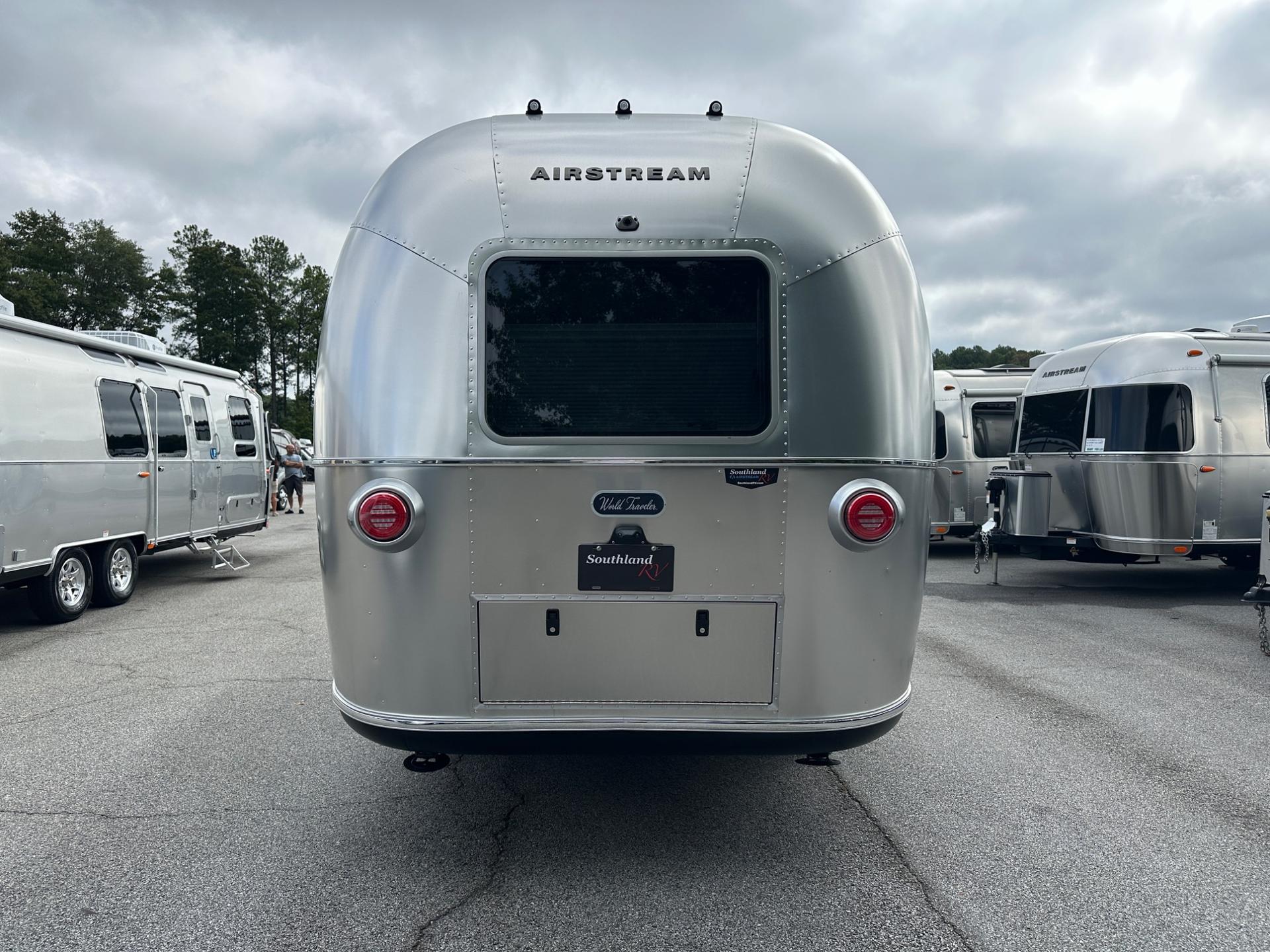 2027 Airstream 2027 Airstream World Traveler - thumbnail 5