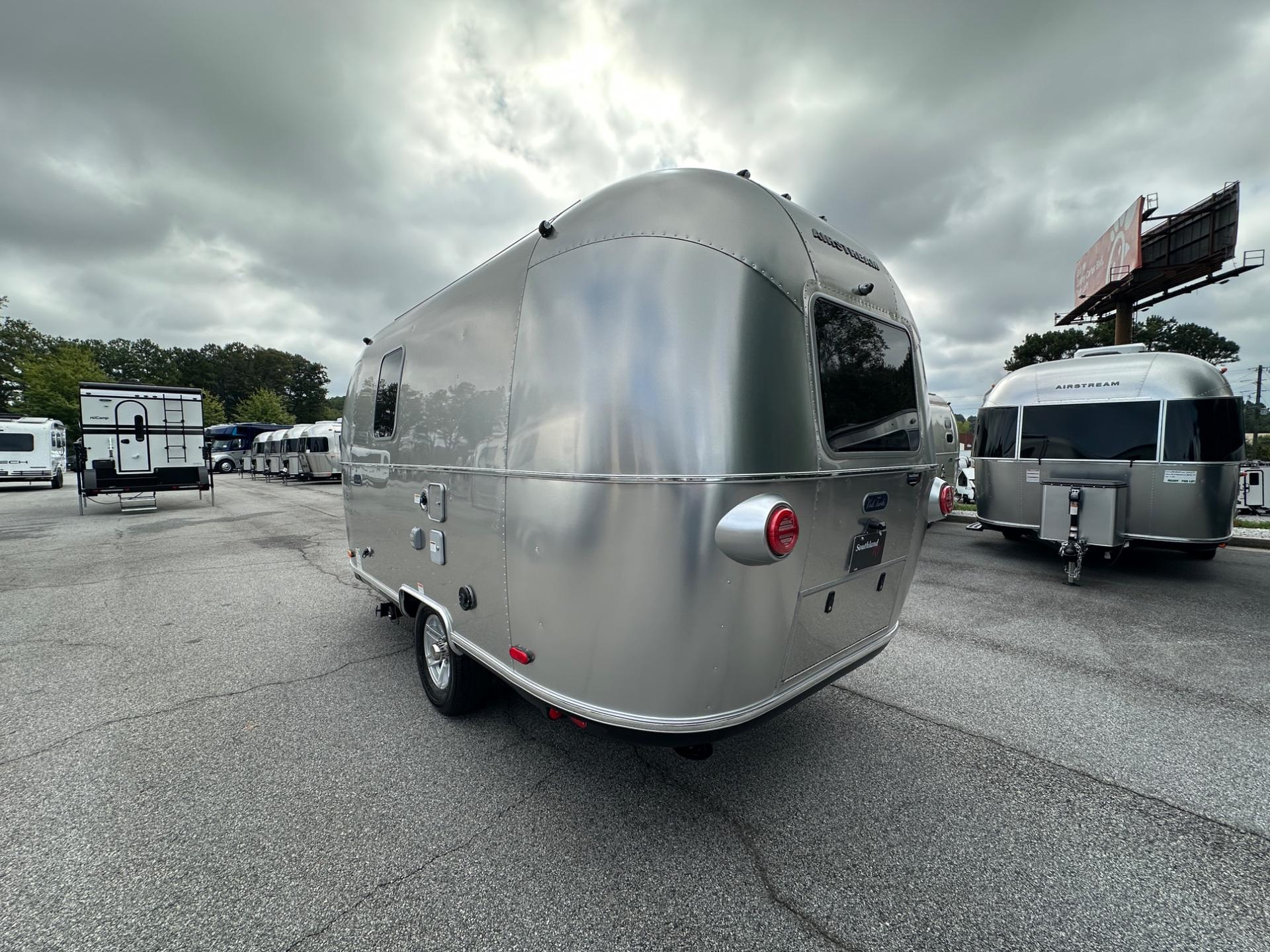 2027 Airstream 2027 Airstream World Traveler - thumbnail 7