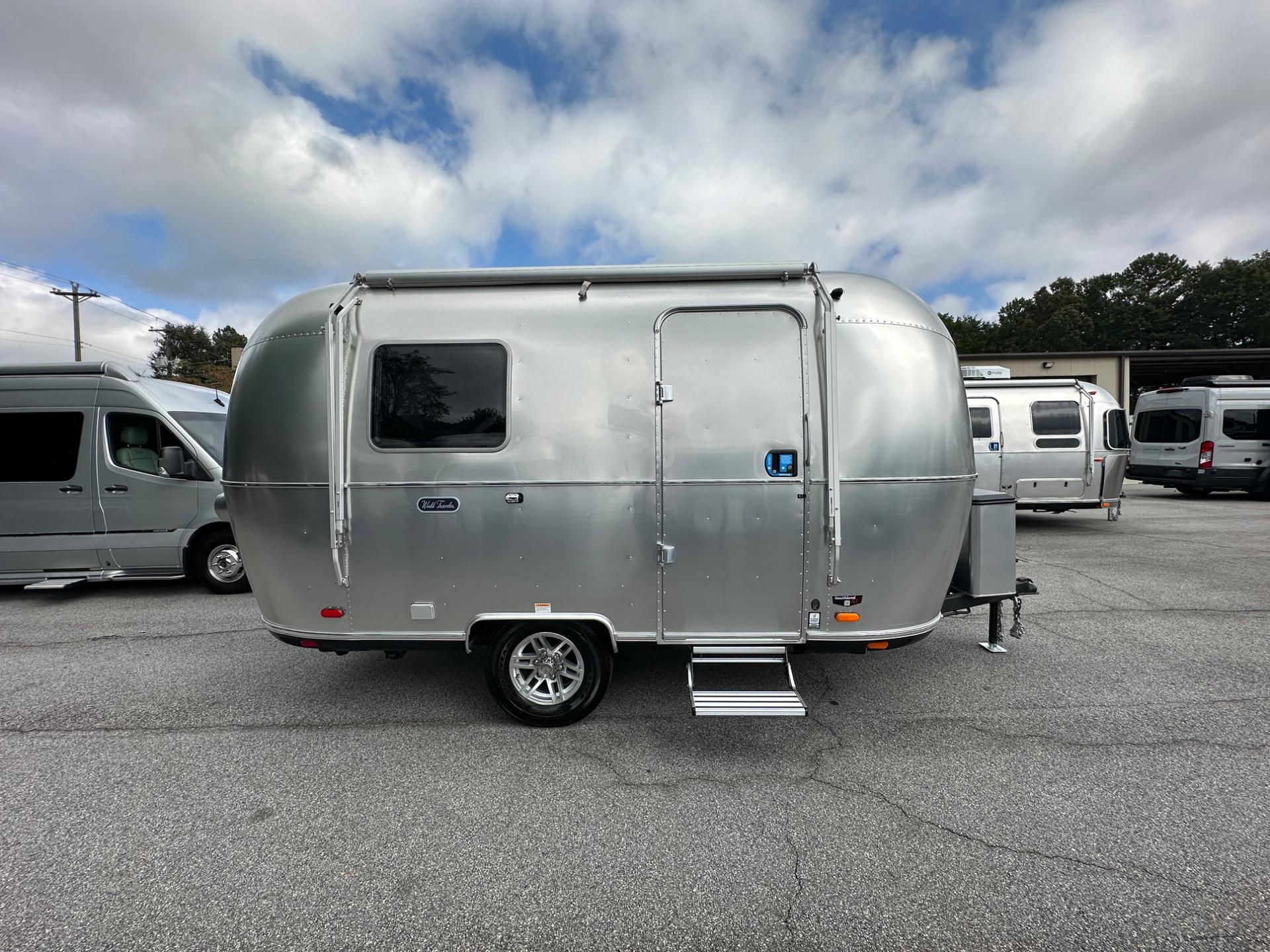 2027 Airstream 2027 Airstream World Traveler - thumbnail 3