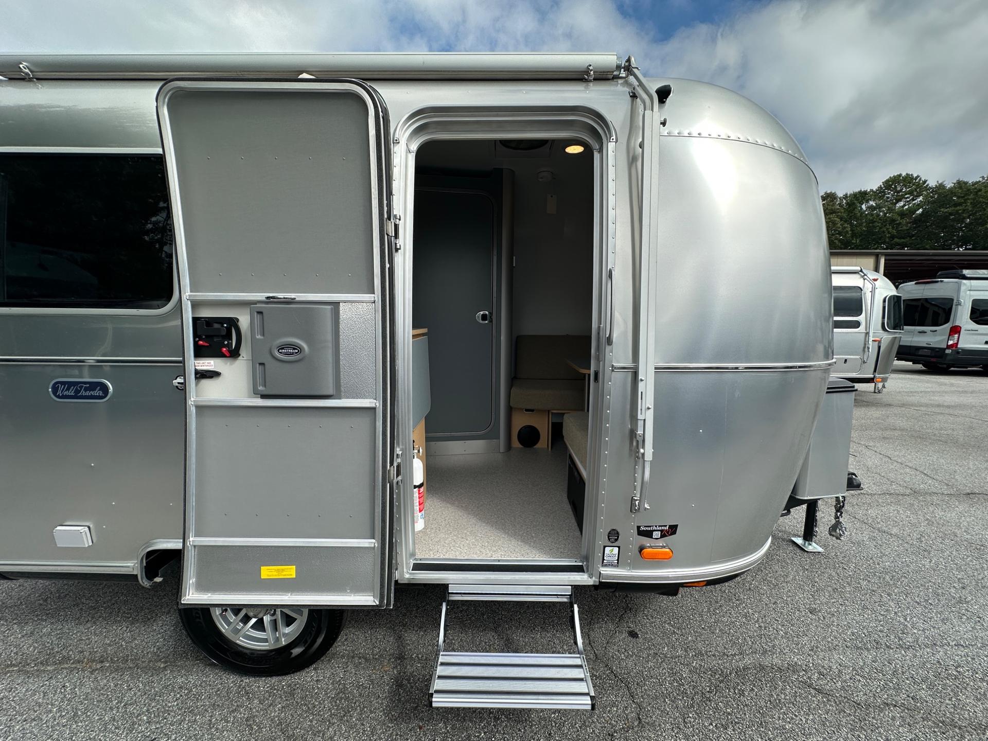 2027 Airstream 2027 Airstream World Traveler - thumbnail 11