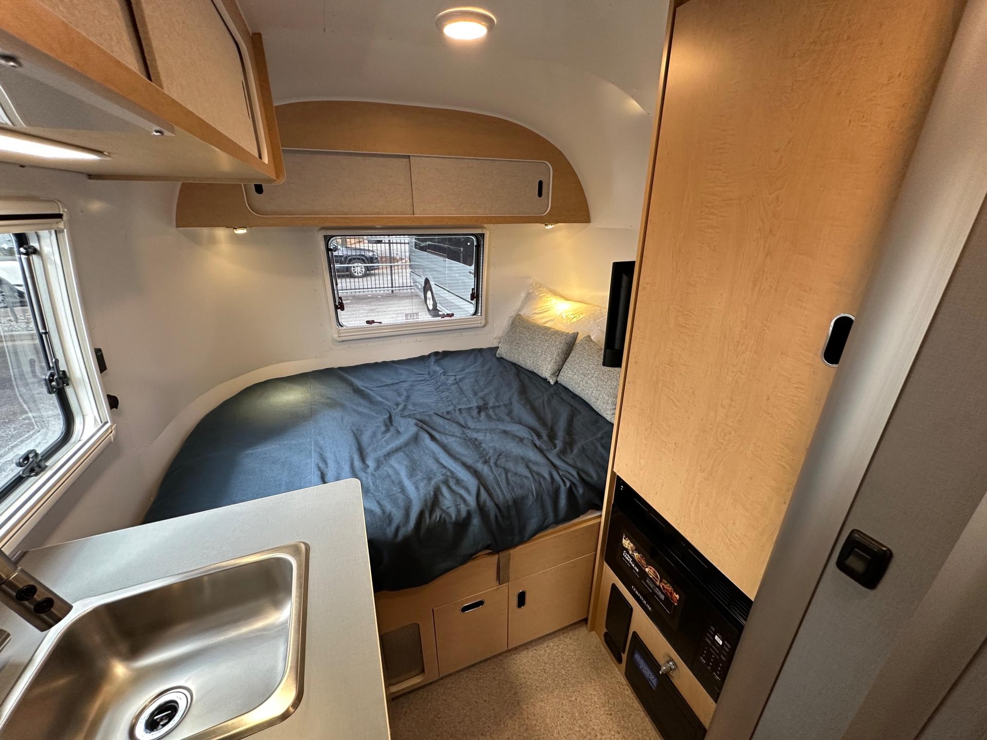 2027 Airstream 2027 Airstream World Traveler - thumbnail 24