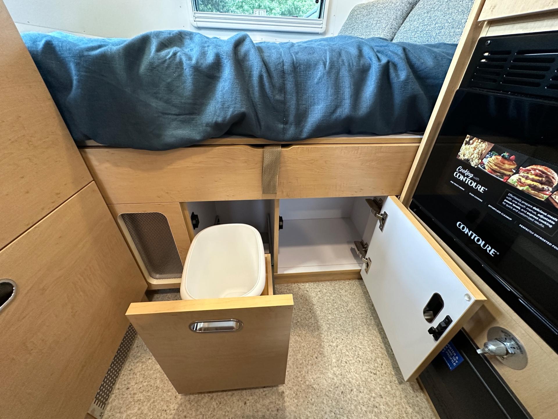 2027 Airstream 2027 Airstream World Traveler - thumbnail 31