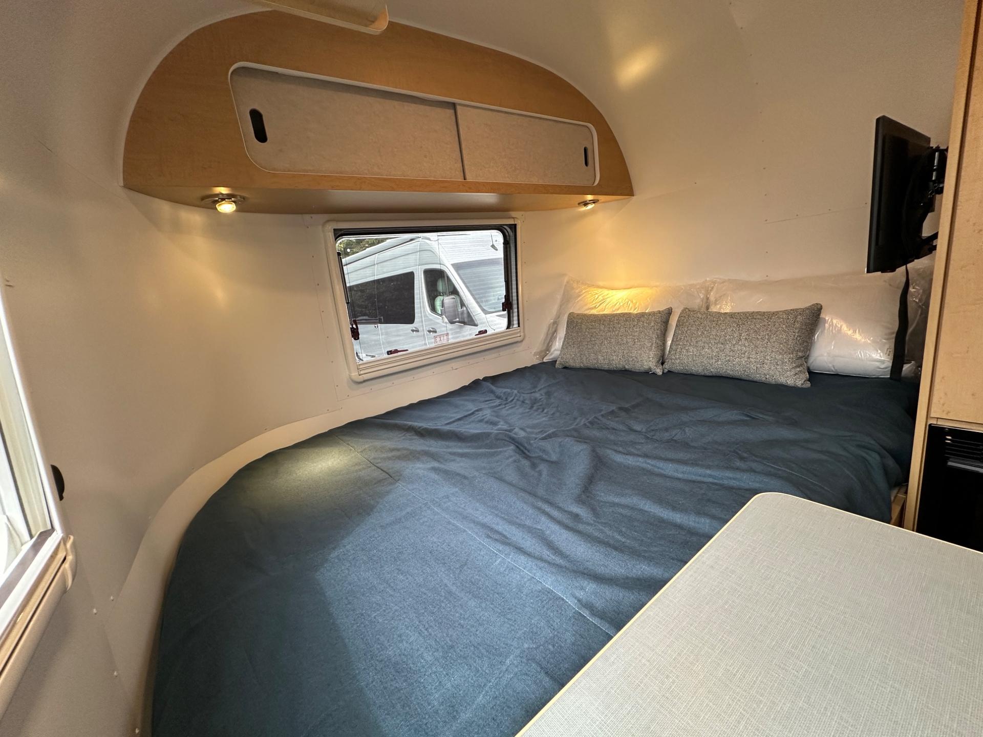 2027 Airstream 2027 Airstream World Traveler - thumbnail 27