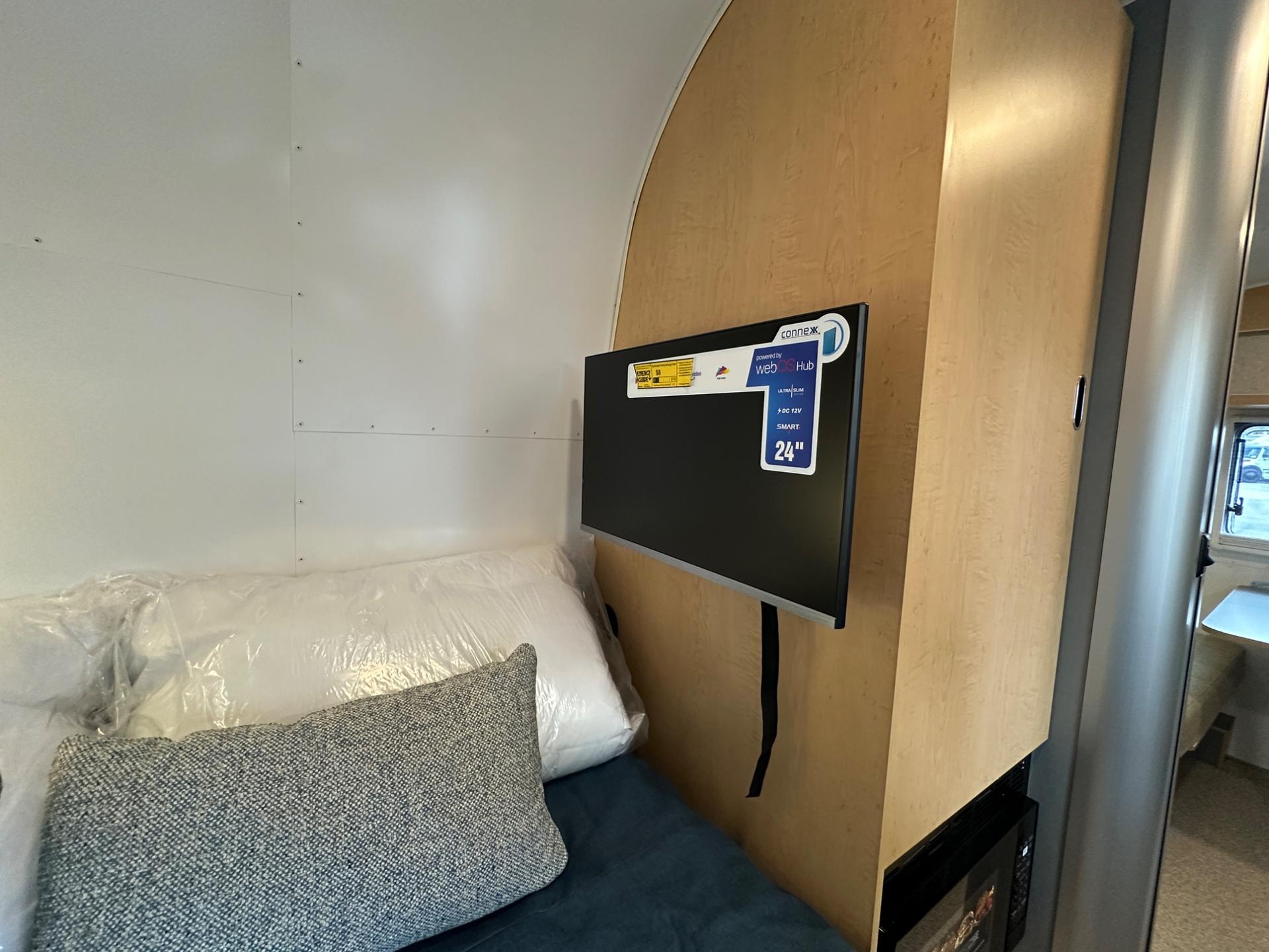 2027 Airstream 2027 Airstream World Traveler - thumbnail 29