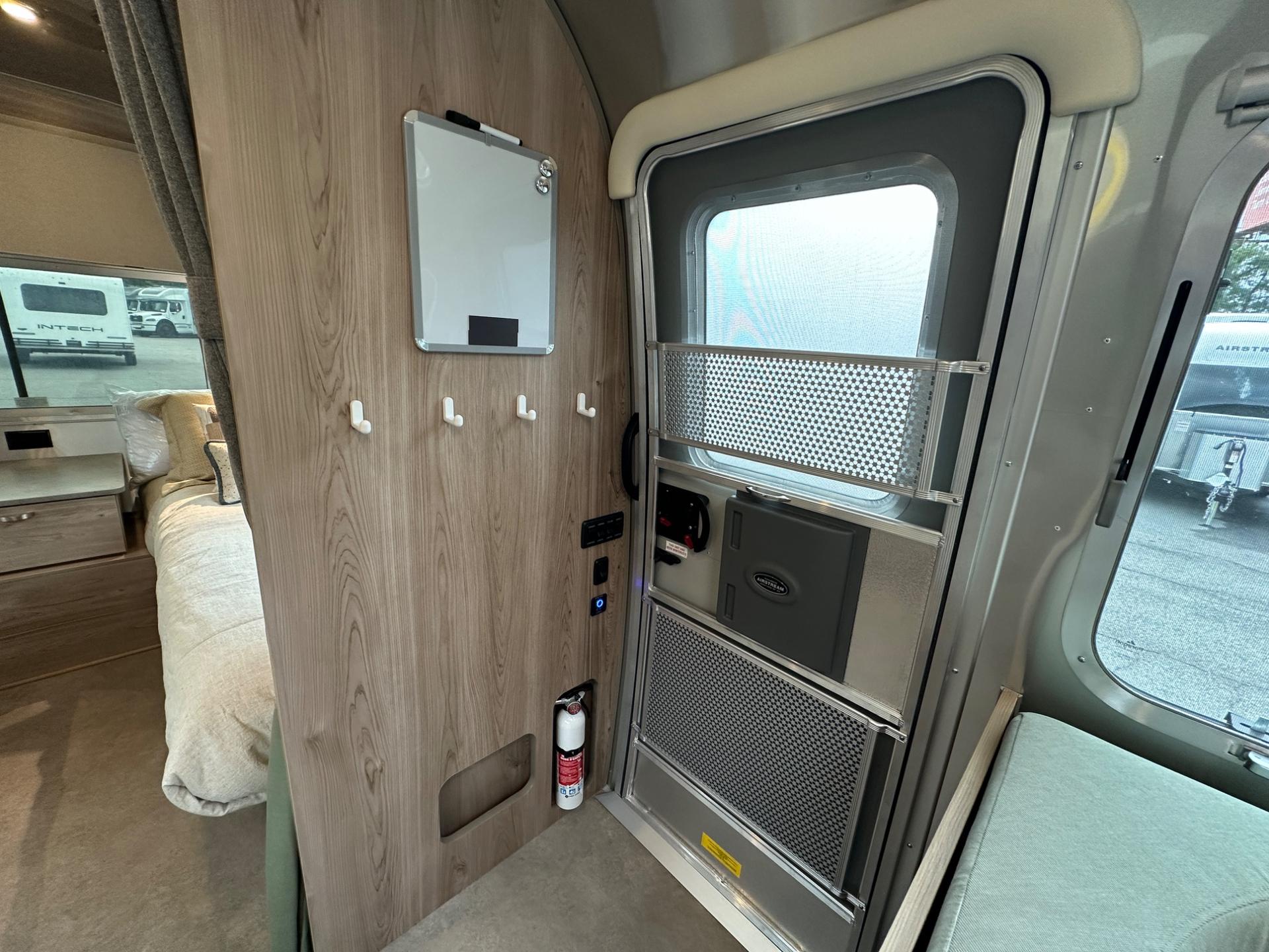 2027 Airstream 2027 Airstream Flying Cloud - thumbnail 53