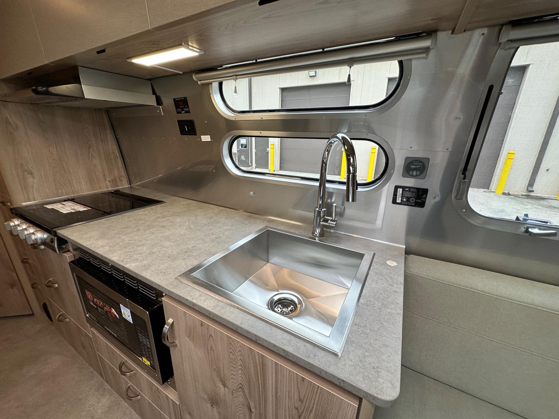 2027 Airstream 2027 Airstream Flying Cloud - thumbnail 24