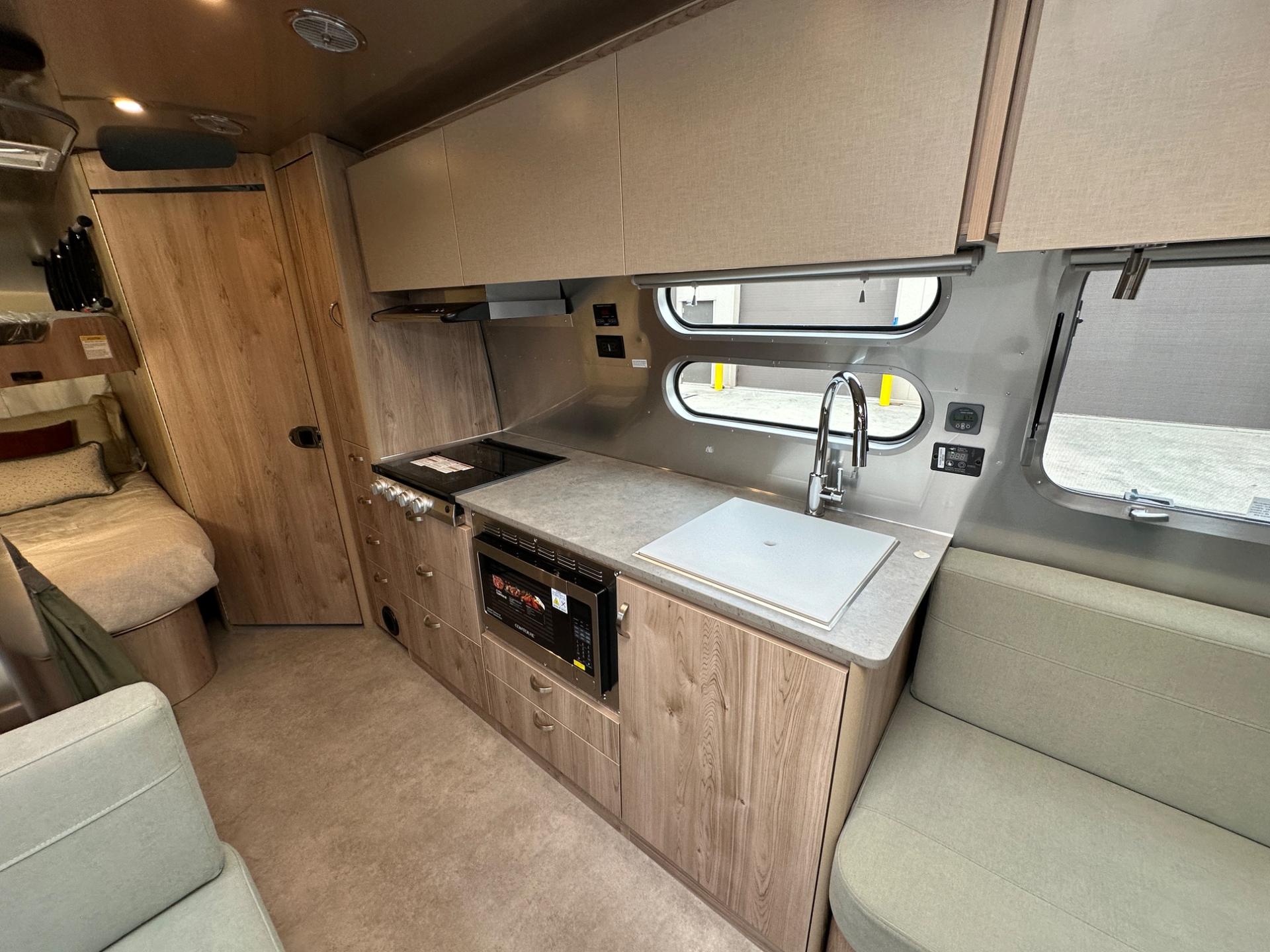 2027 Airstream 2027 Airstream Flying Cloud - thumbnail 22