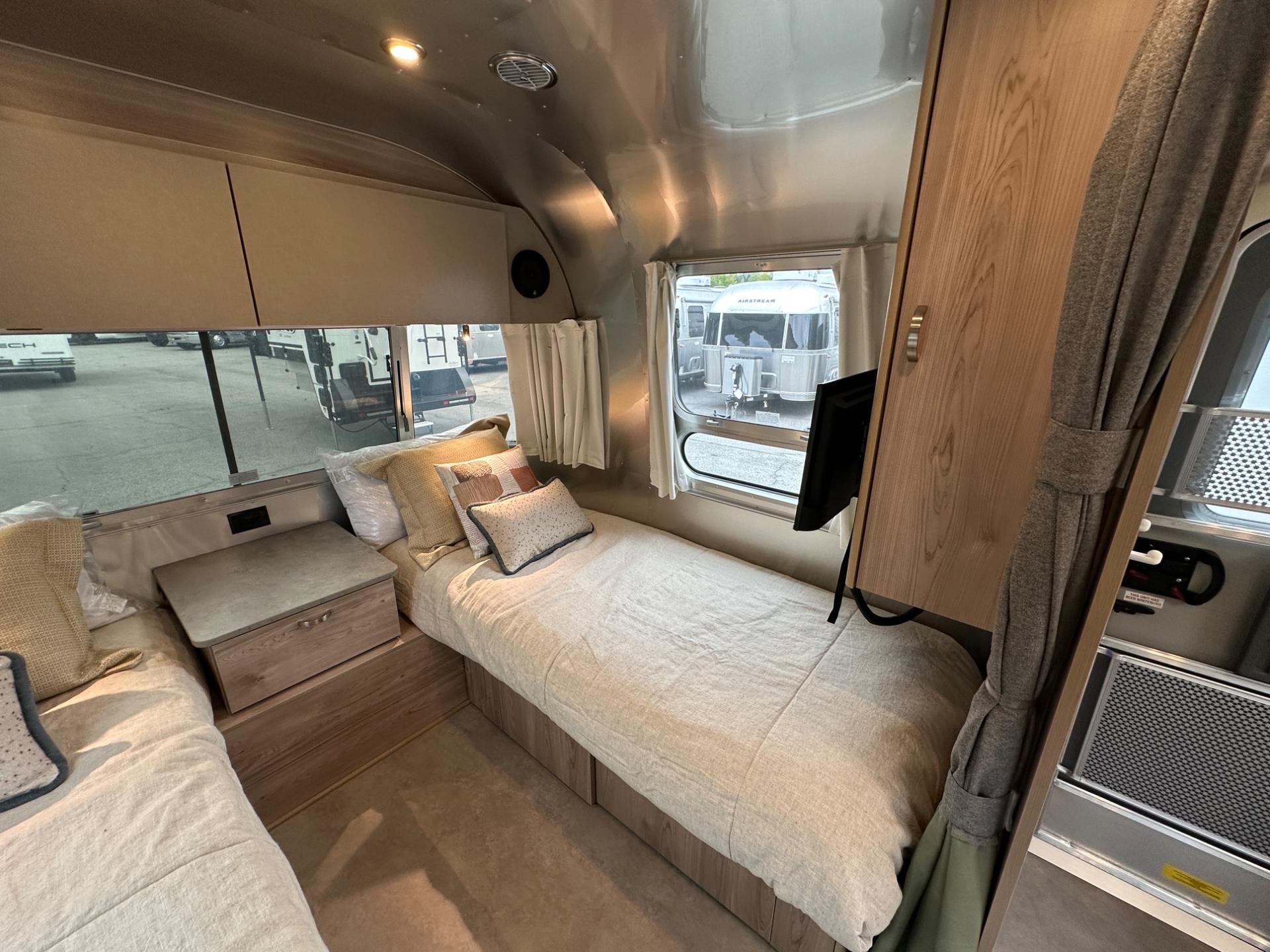 2027 Airstream 2027 Airstream Flying Cloud - thumbnail 56
