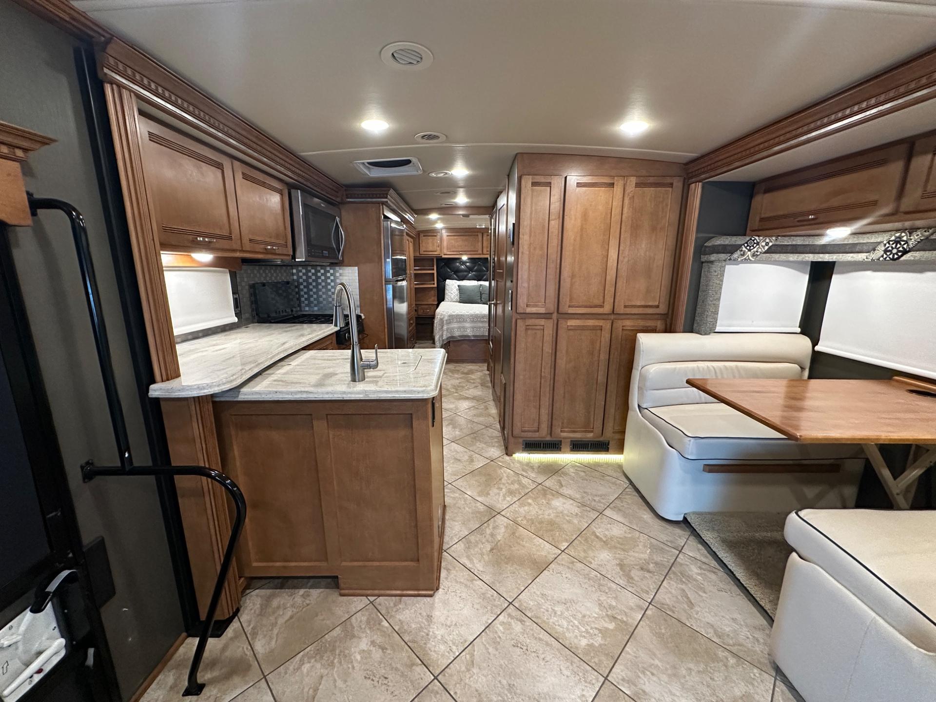2017 Winnebago 2017 Winnebago Forza - thumbnail 17