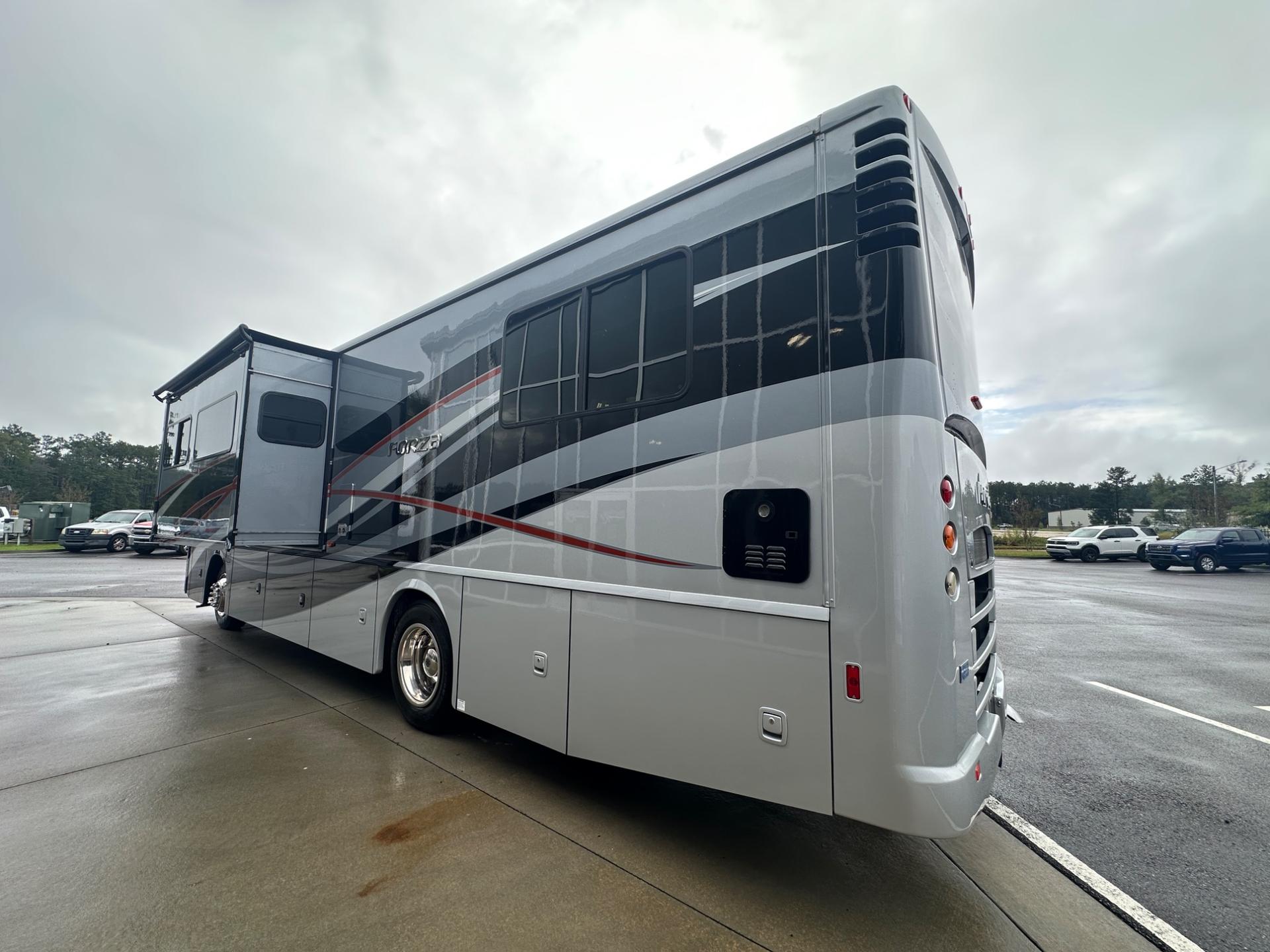 2017 Winnebago 2017 Winnebago Forza - thumbnail 6