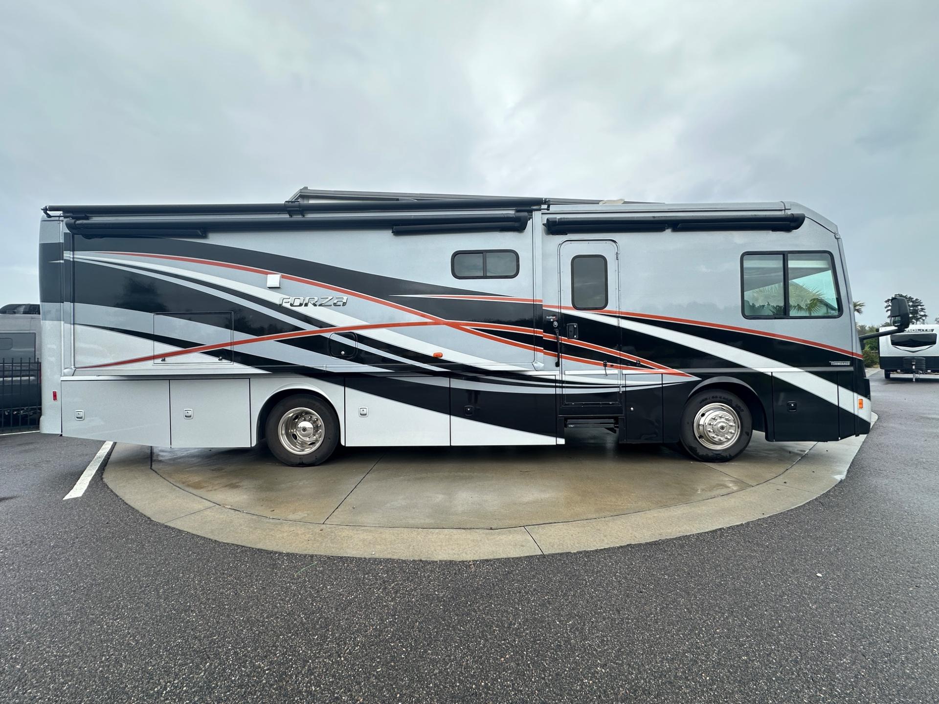 2017 Winnebago 2017 Winnebago Forza - thumbnail 3