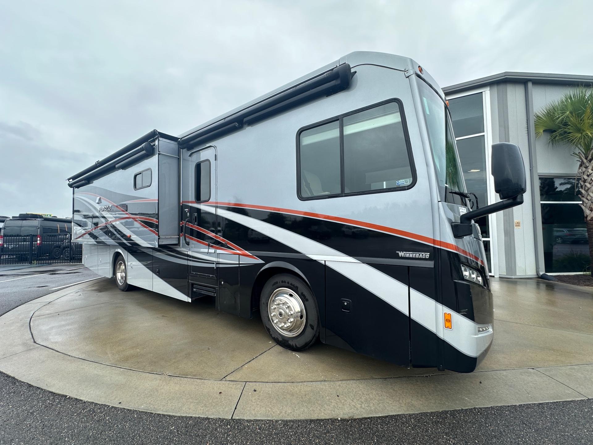 2017 Winnebago 2017 Winnebago Forza - image 1