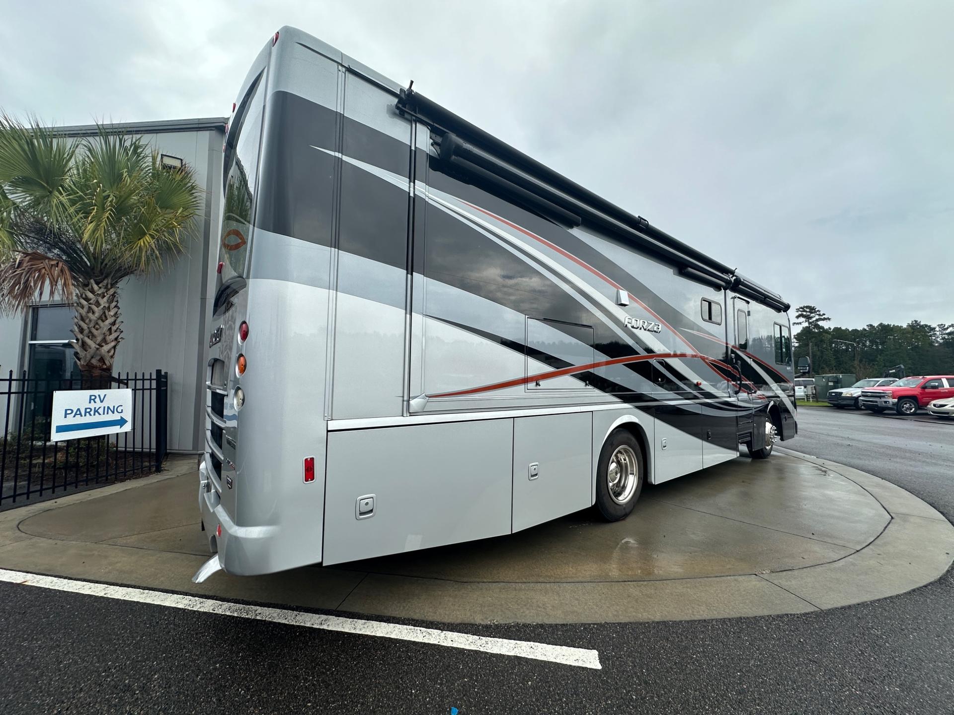2017 Winnebago 2017 Winnebago Forza - thumbnail 4