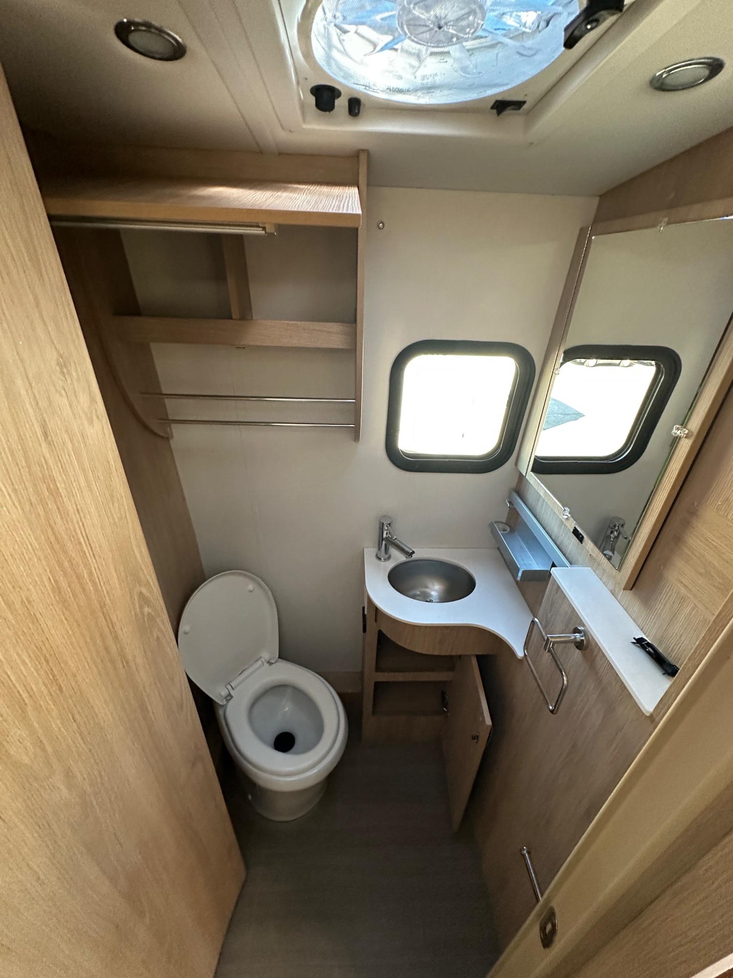 2020 Leisure Travel Vans 2020 Leisure Travel Vans Wonder - thumbnail 25