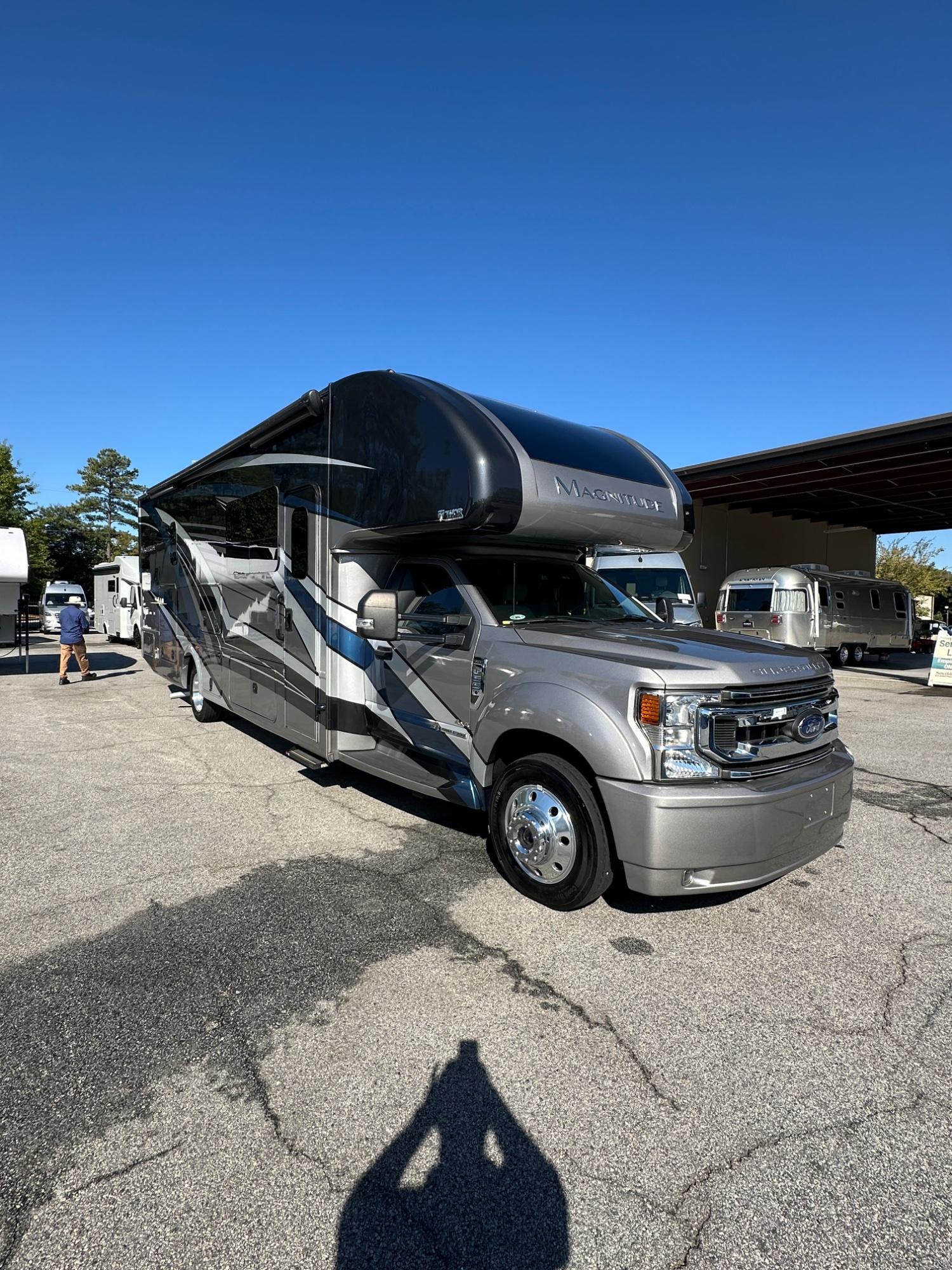 2022 Thor Motor Coach 2022 Thor Motor Coach Magnitude - thumbnail 3