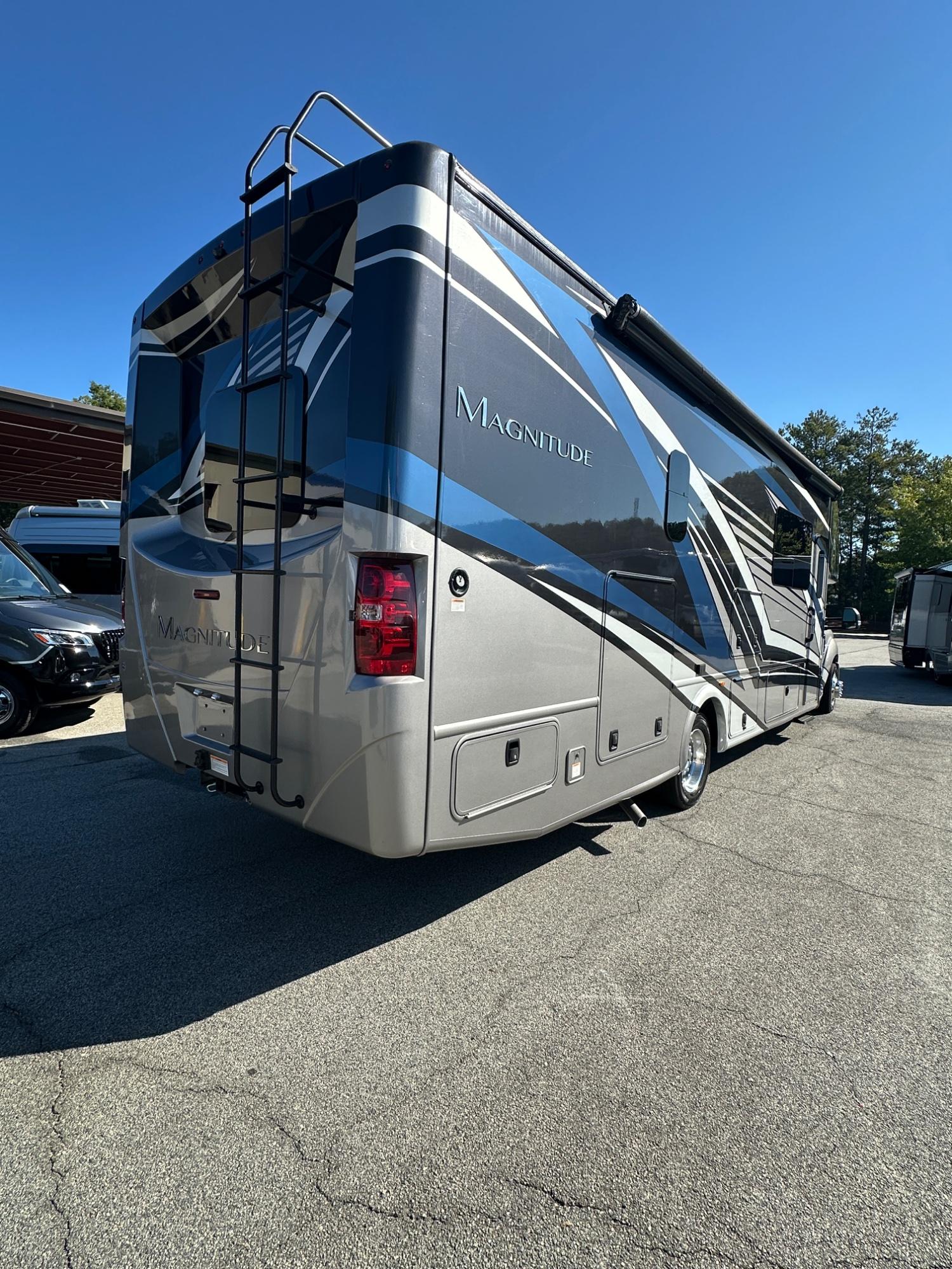 2022 Thor Motor Coach 2022 Thor Motor Coach Magnitude - thumbnail 4