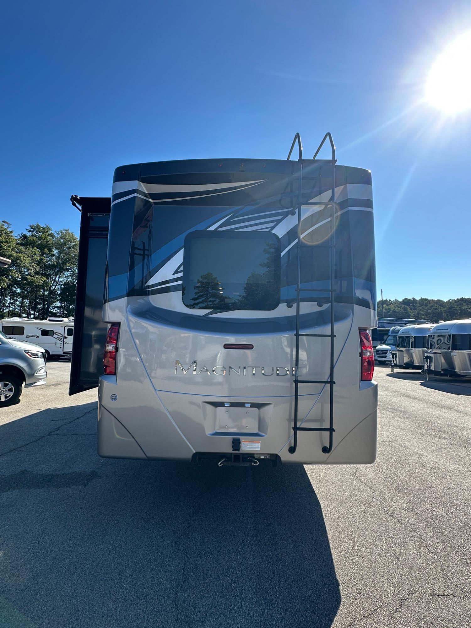 2022 Thor Motor Coach 2022 Thor Motor Coach Magnitude - thumbnail 5