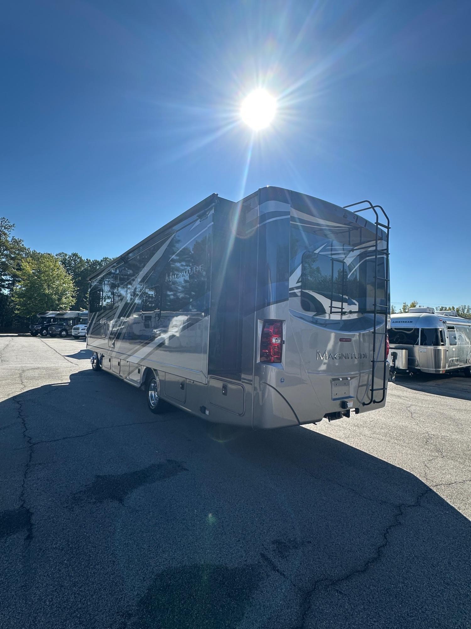 2022 Thor Motor Coach 2022 Thor Motor Coach Magnitude - thumbnail 6