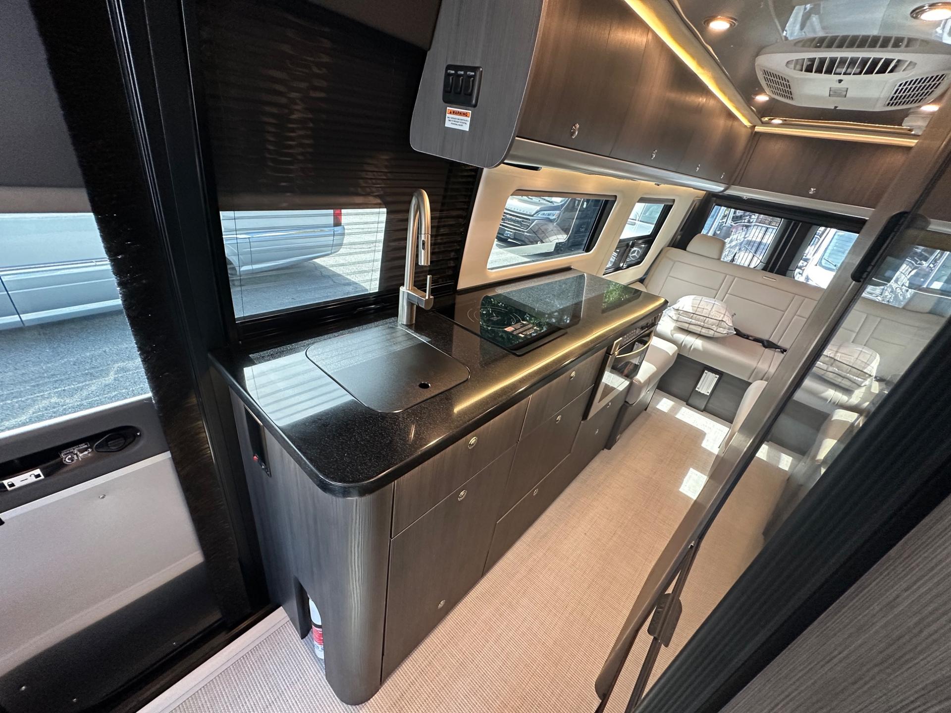 2026 Airstream 2026 Airstream Interstate - thumbnail 18