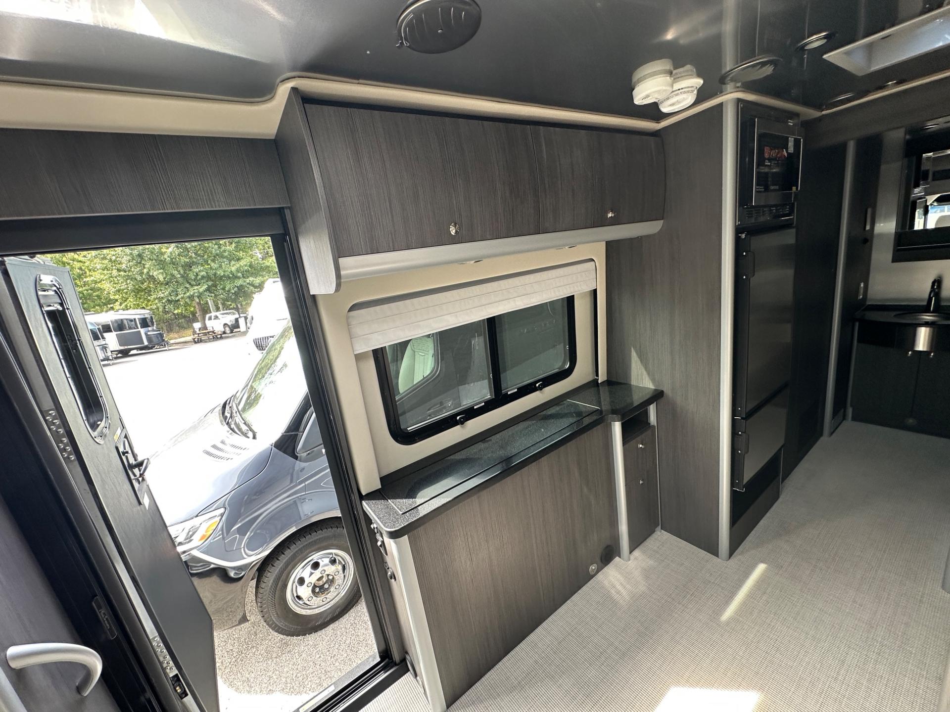 2026 Airstream 2026 Airstream Atlas - thumbnail 11