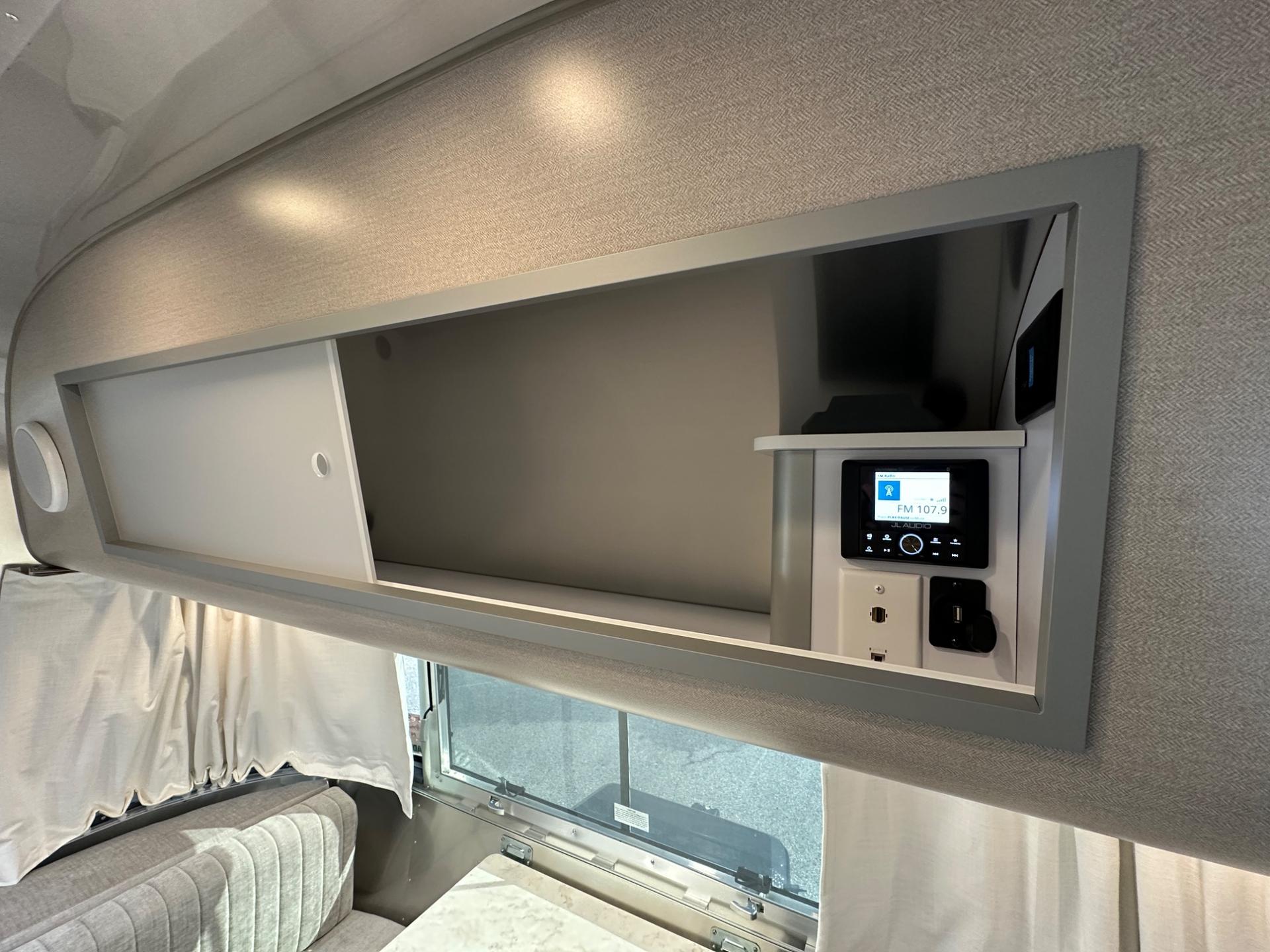 2027 Airstream 2027 Airstream Caravel - thumbnail 14