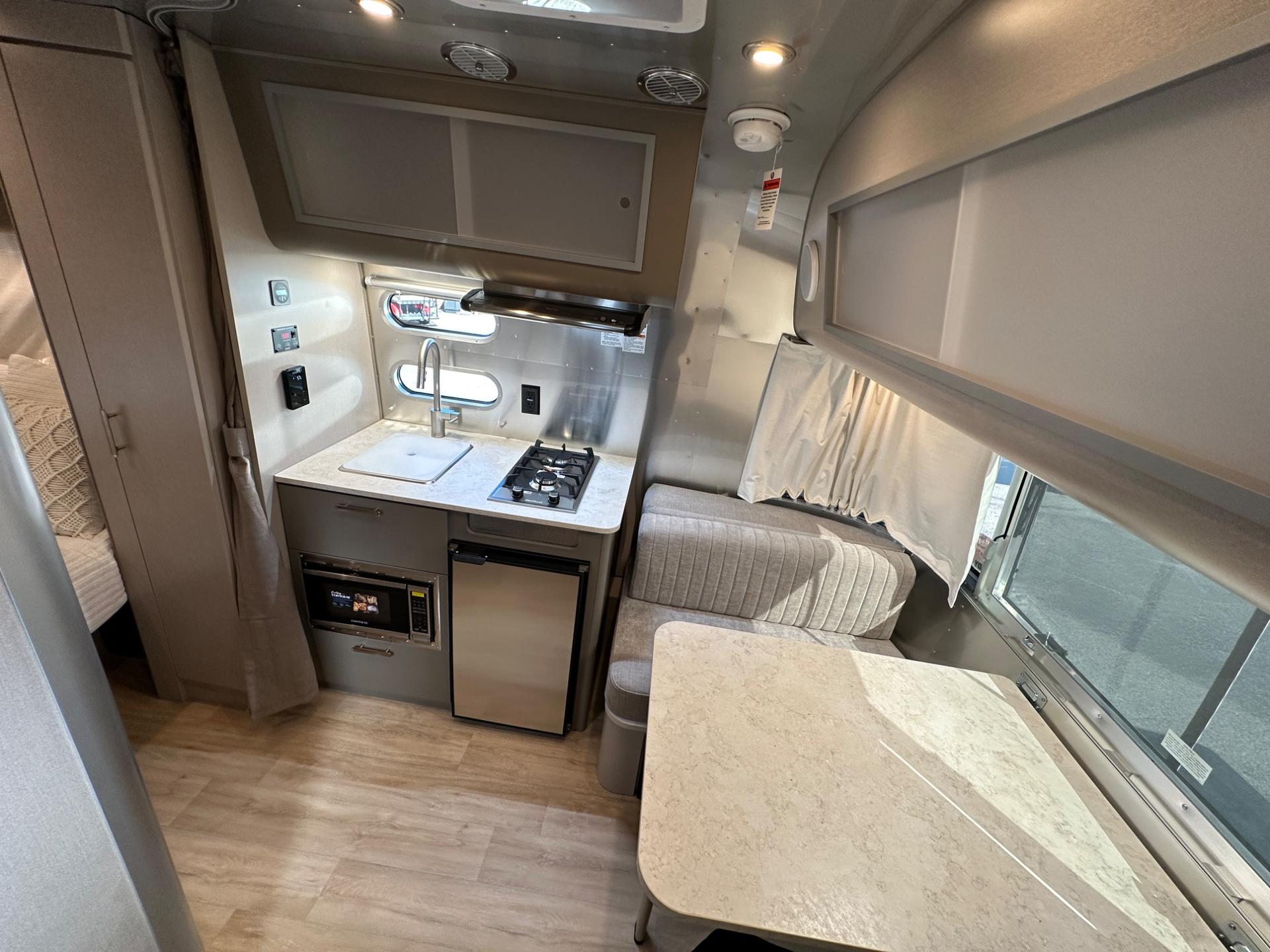 2027 Airstream 2027 Airstream Caravel - thumbnail 16