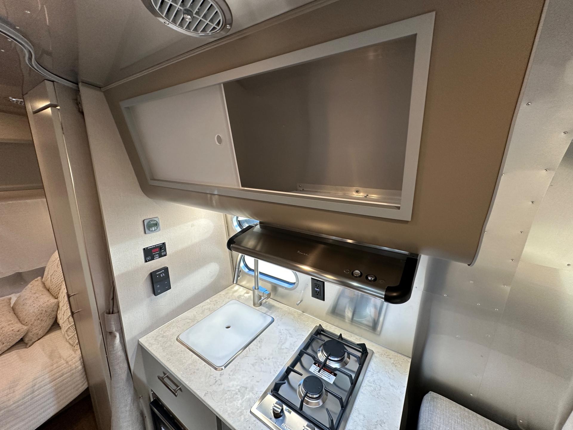 2027 Airstream 2027 Airstream Caravel - thumbnail 19