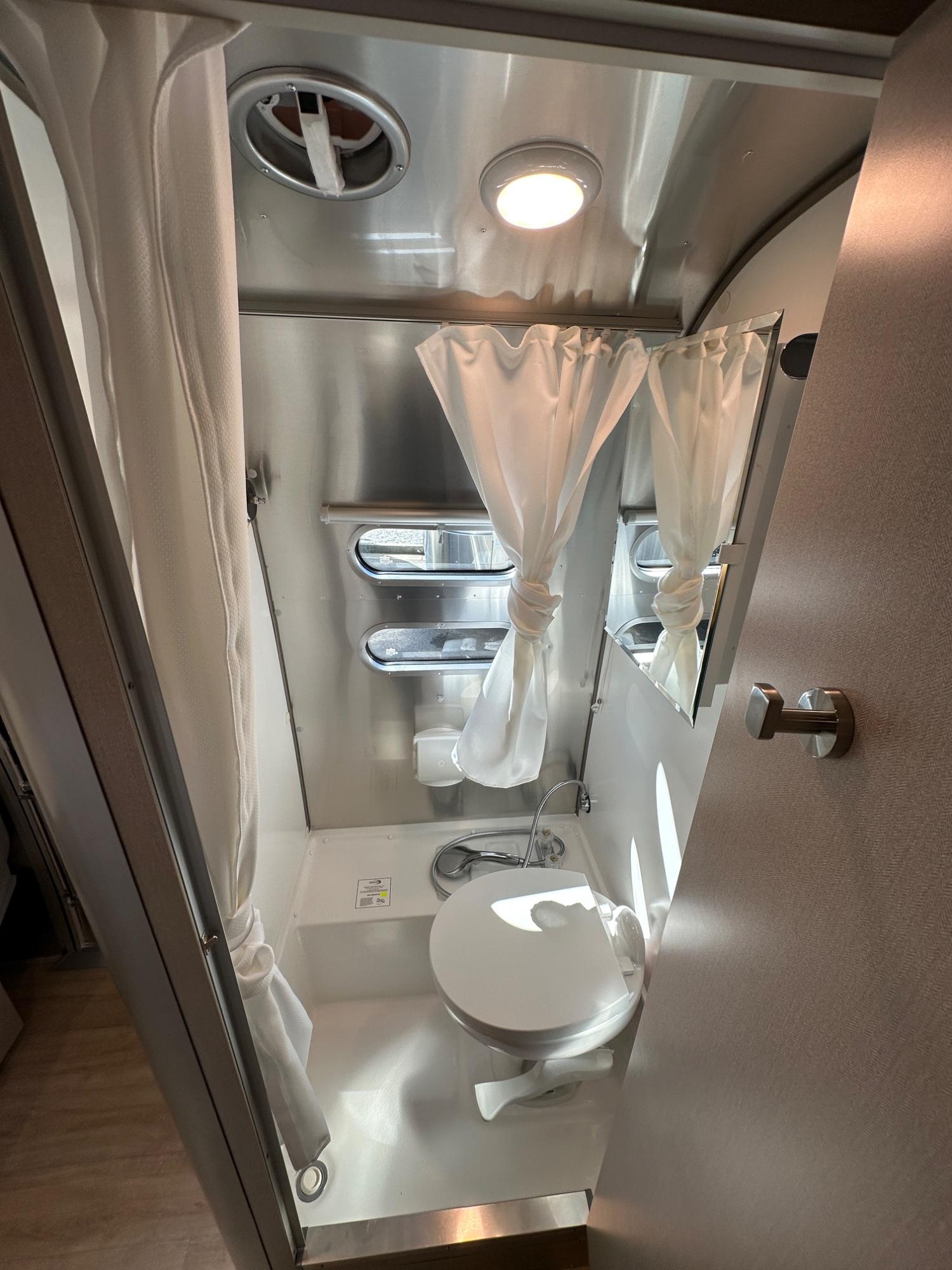 2027 Airstream 2027 Airstream Caravel - thumbnail 25