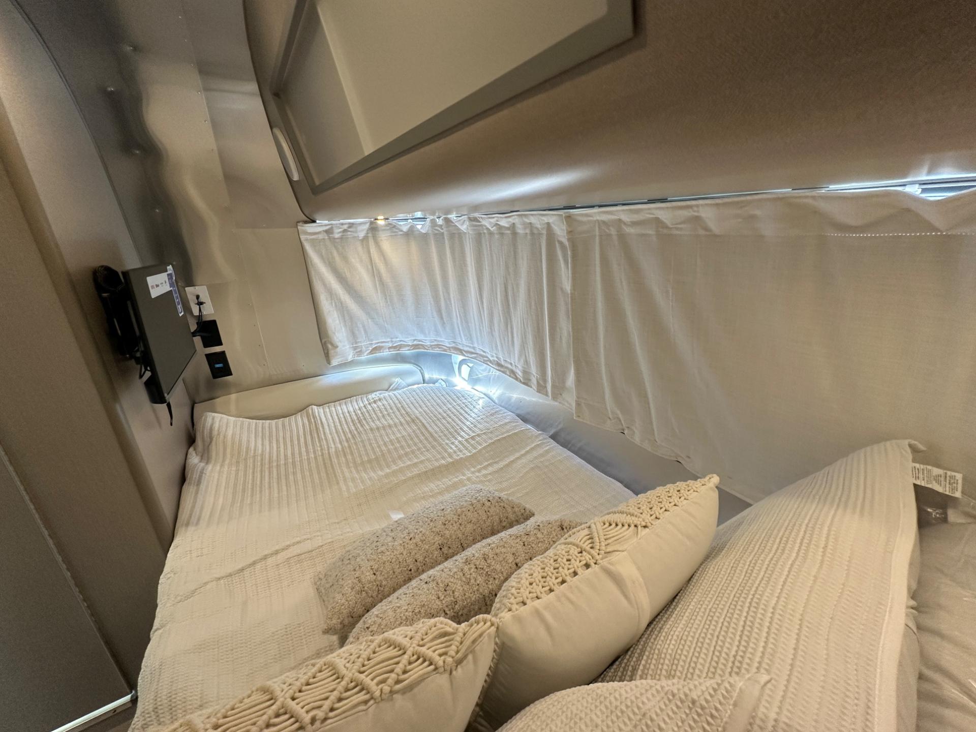 2027 Airstream 2027 Airstream Caravel - thumbnail 28