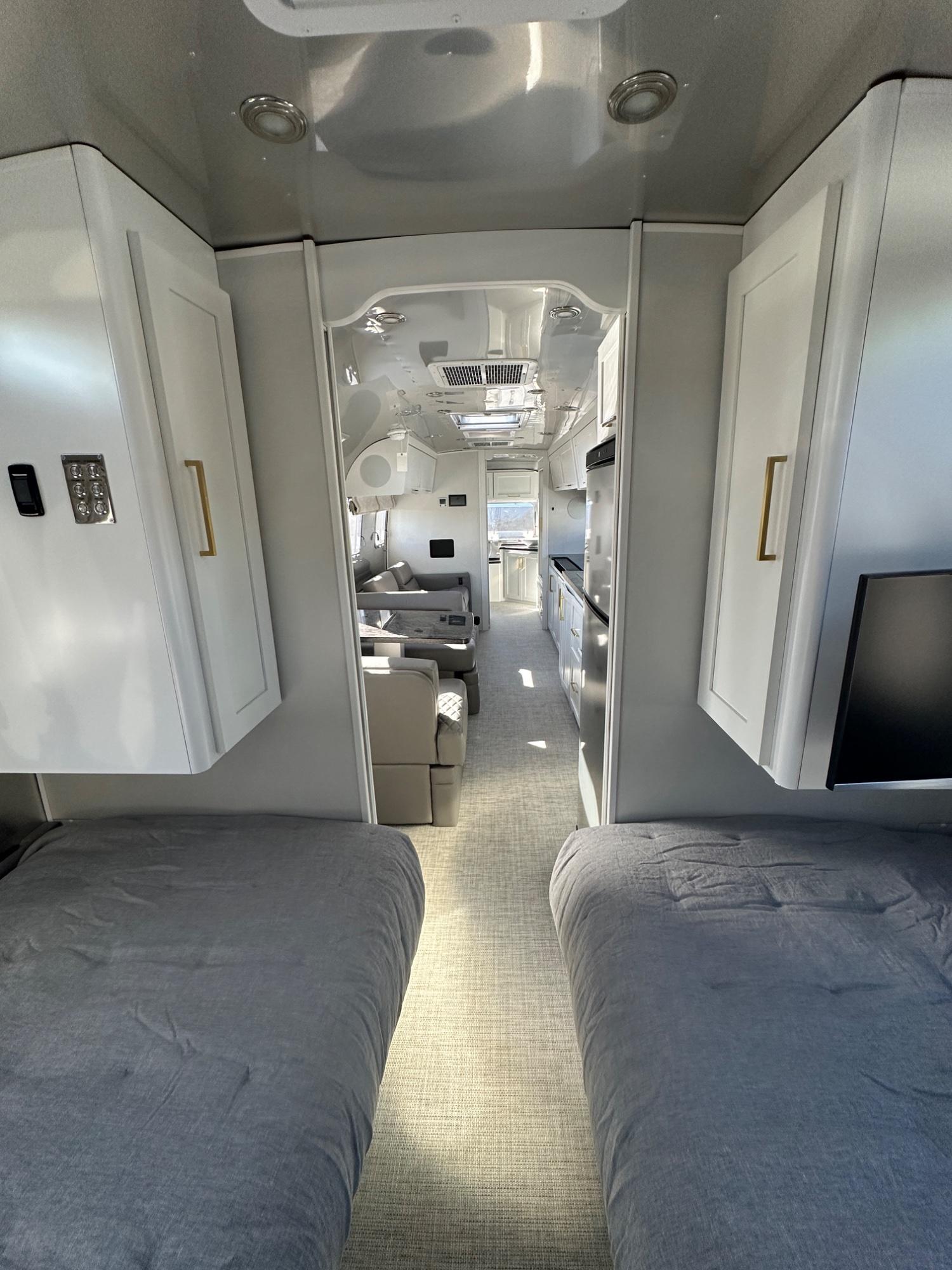 2027 Airstream 2027 Airstream Classic - thumbnail 12