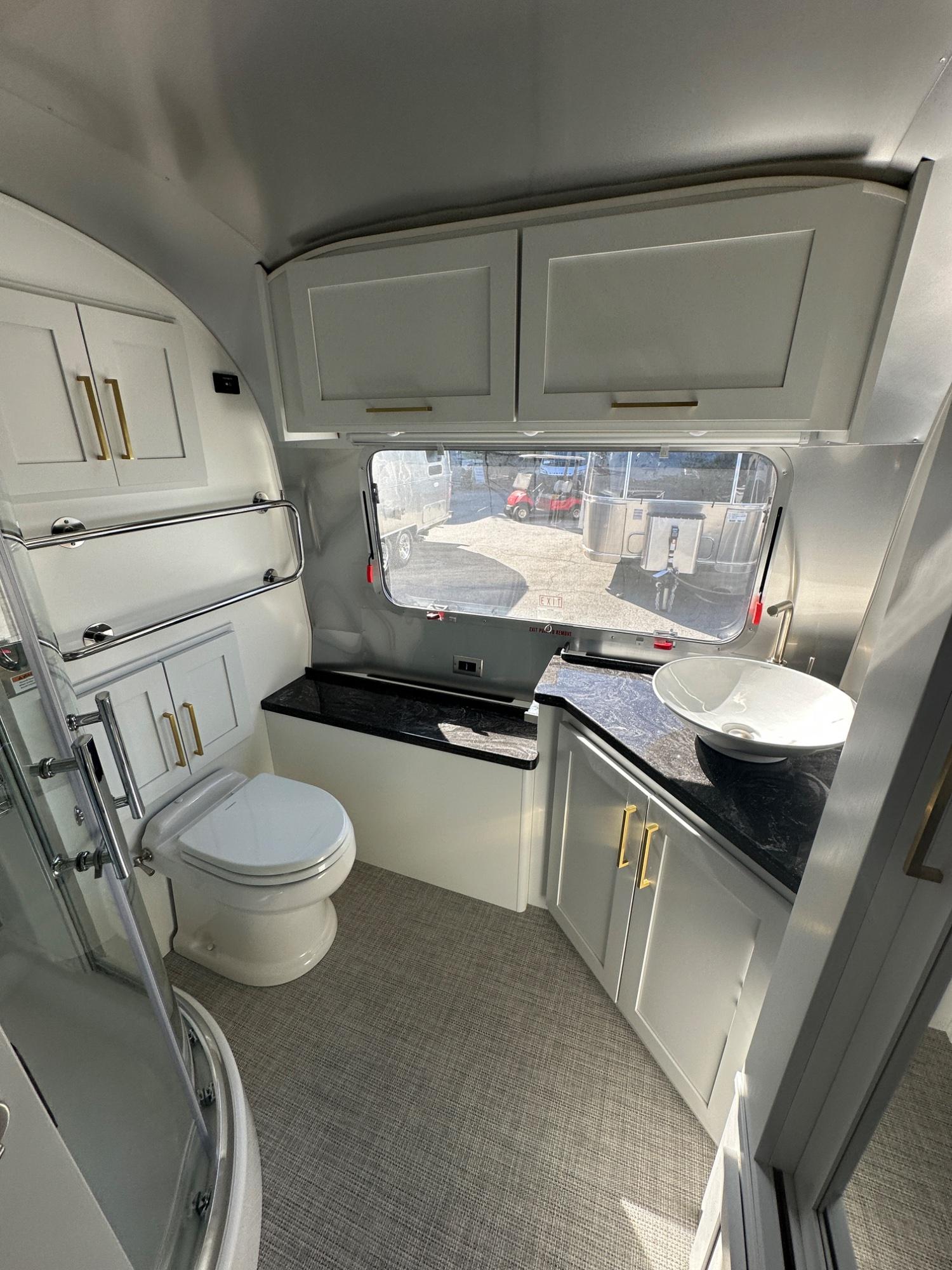 2027 Airstream 2027 Airstream Classic - thumbnail 14