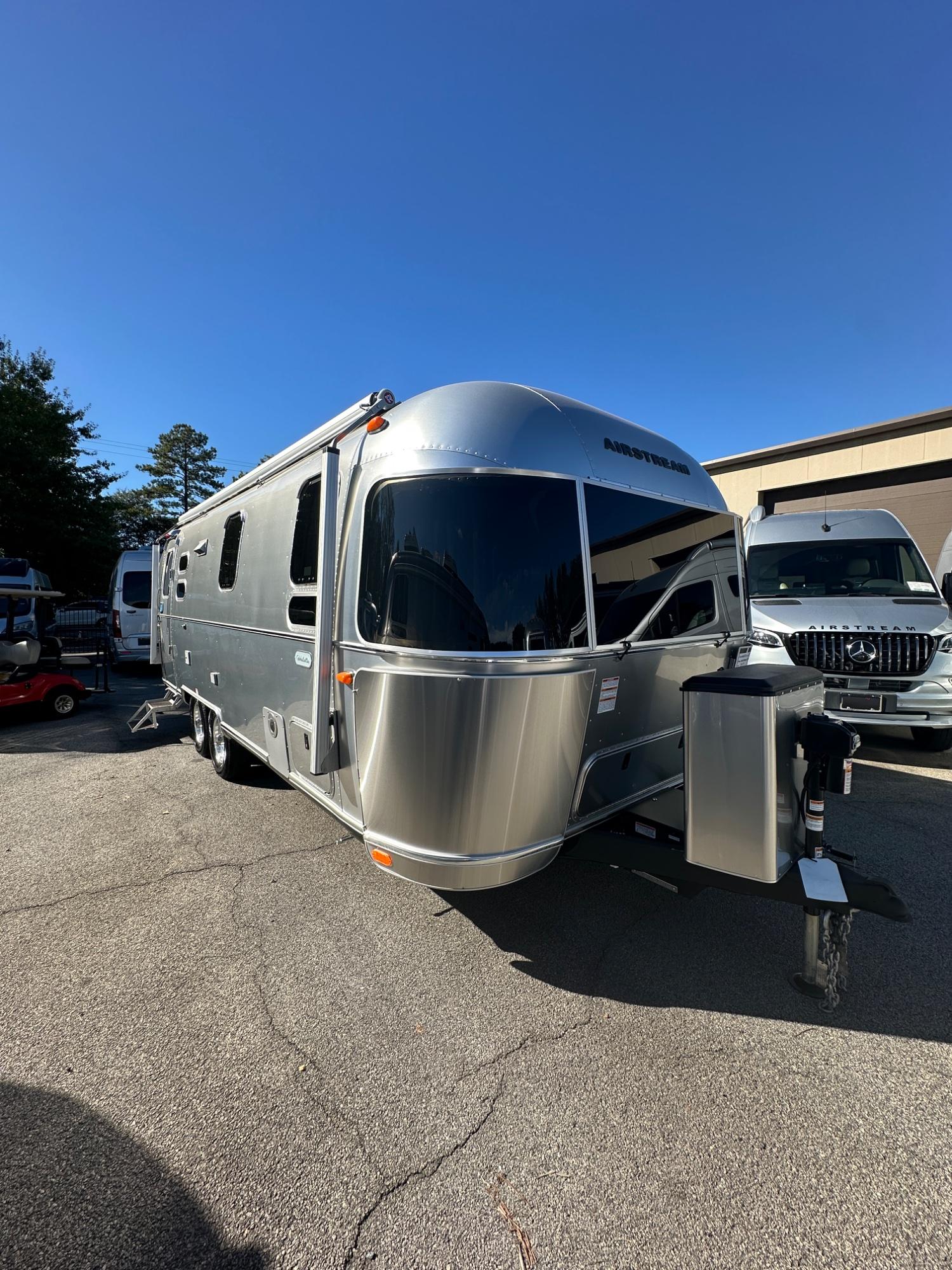 2027 Airstream Globetrotter 25FB Twin