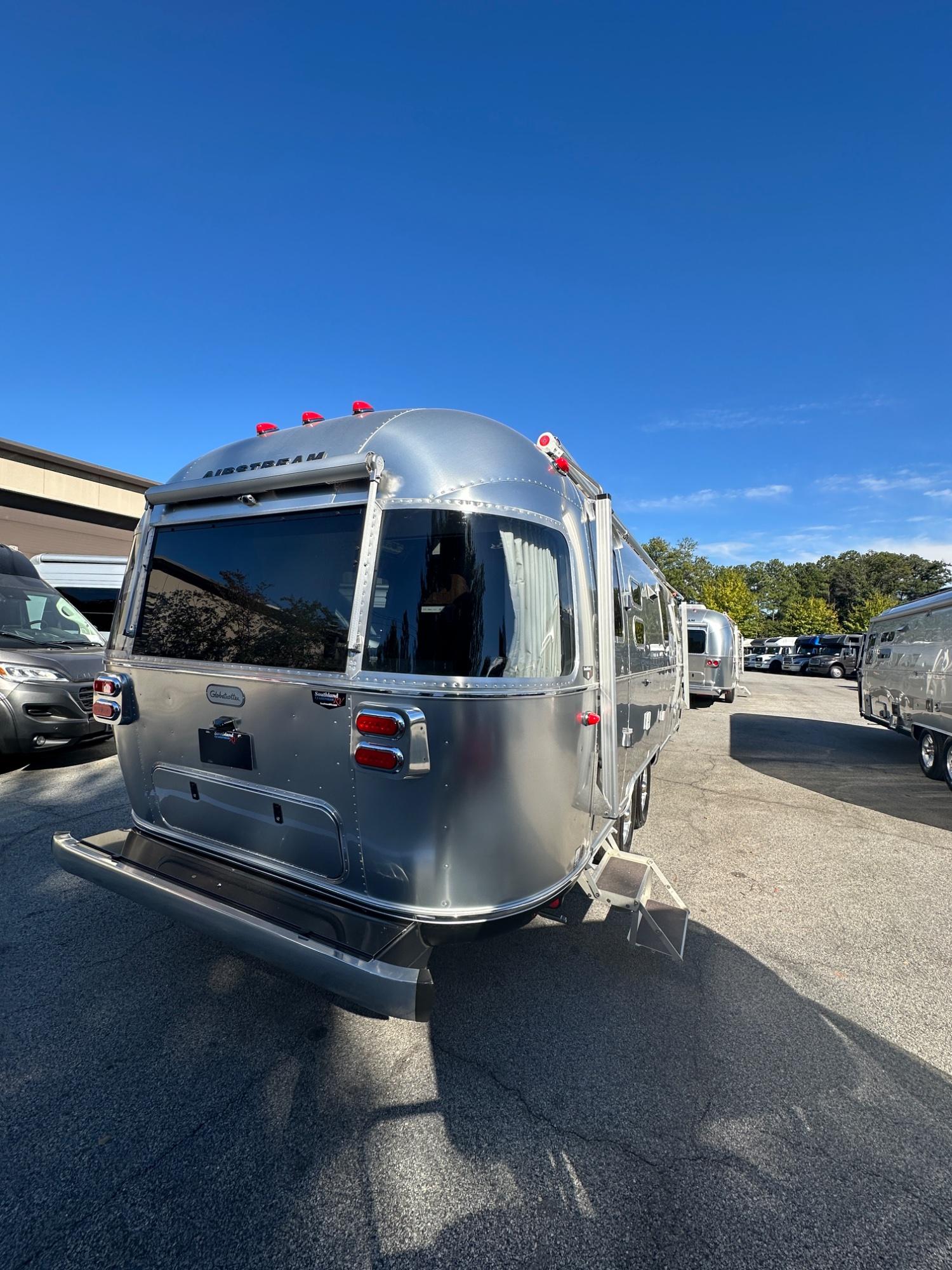 2027 Airstream 2027 Airstream Globetrotter - thumbnail 3