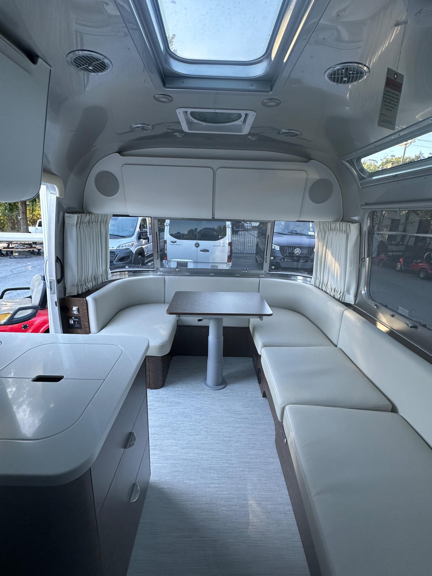 2027 Airstream 2027 Airstream Globetrotter - thumbnail 5