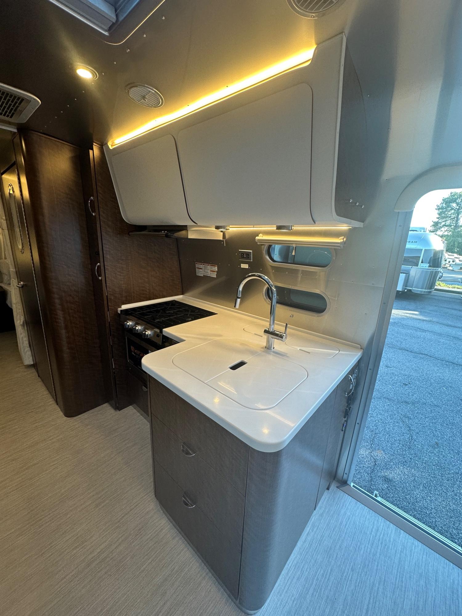 2027 Airstream 2027 Airstream Globetrotter - thumbnail 9