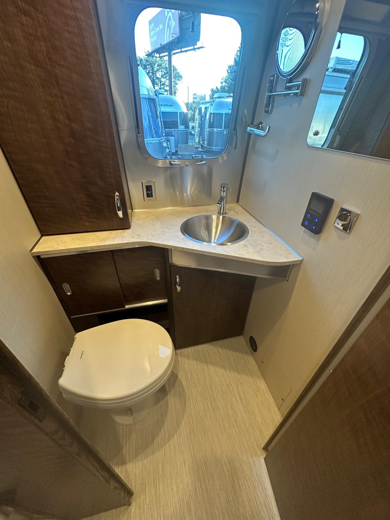 2027 Airstream 2027 Airstream Globetrotter - thumbnail 15