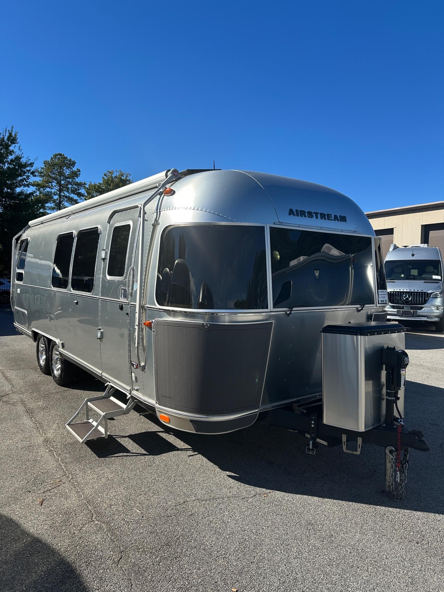 2023 Airstream Flying Cloud 28RB Twin