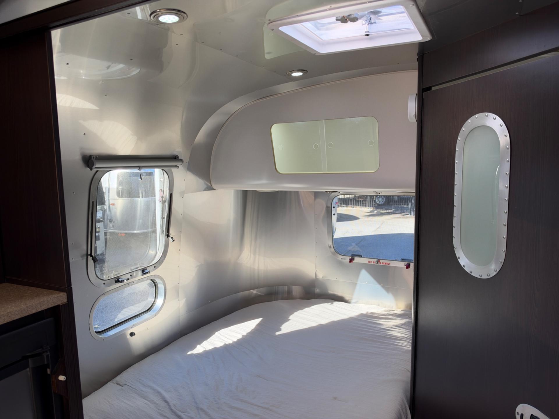 2012 Airstream 2012 Airstream International Signature - thumbnail 10