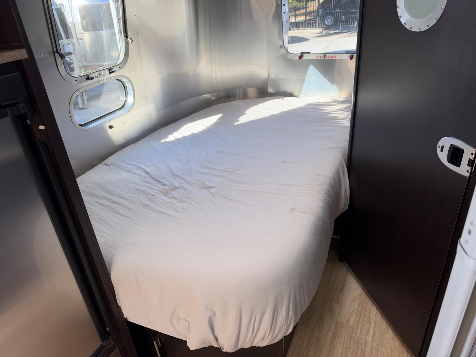 2012 Airstream 2012 Airstream International Signature - thumbnail 11
