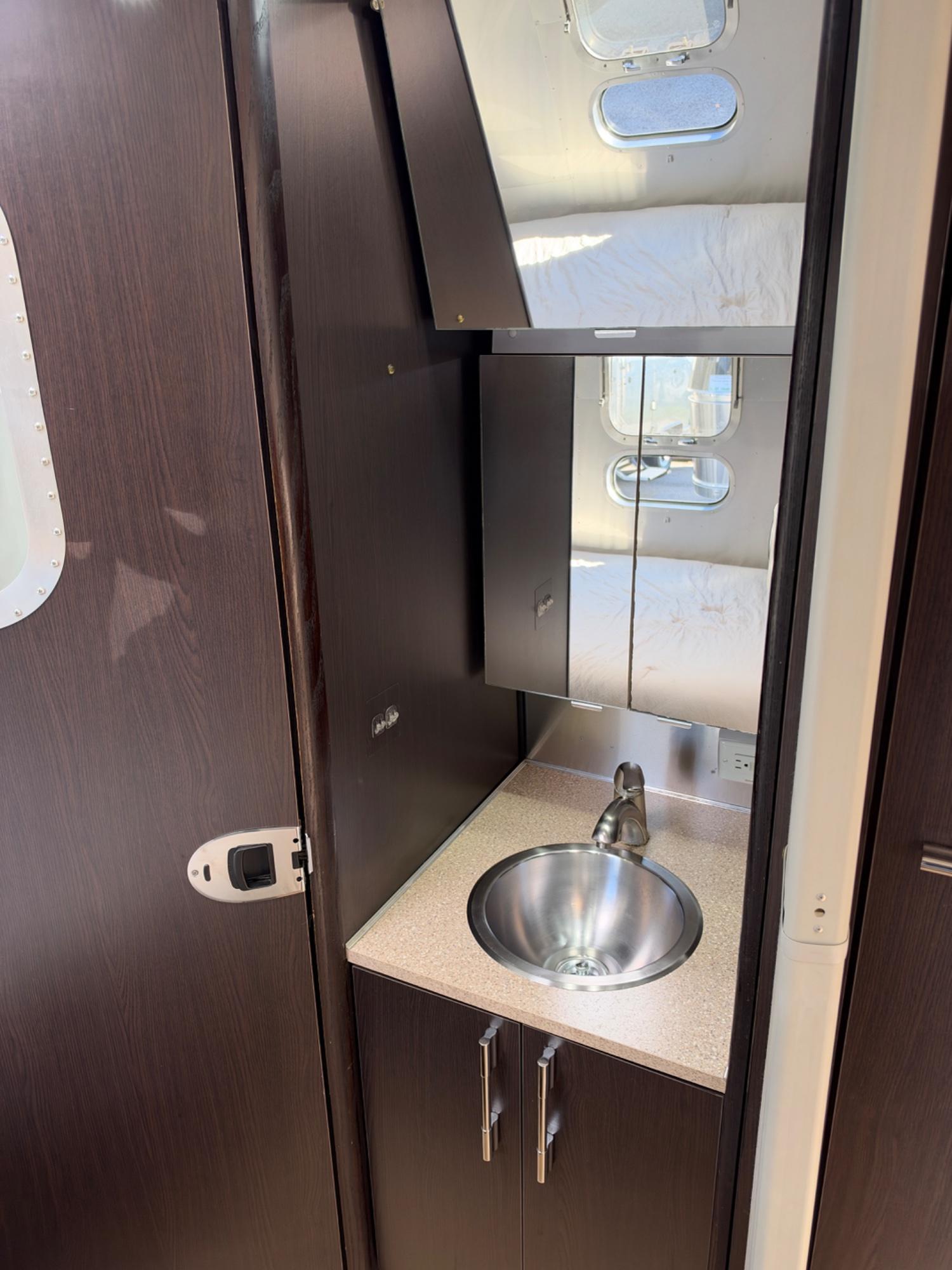 2012 Airstream 2012 Airstream International Signature - thumbnail 12