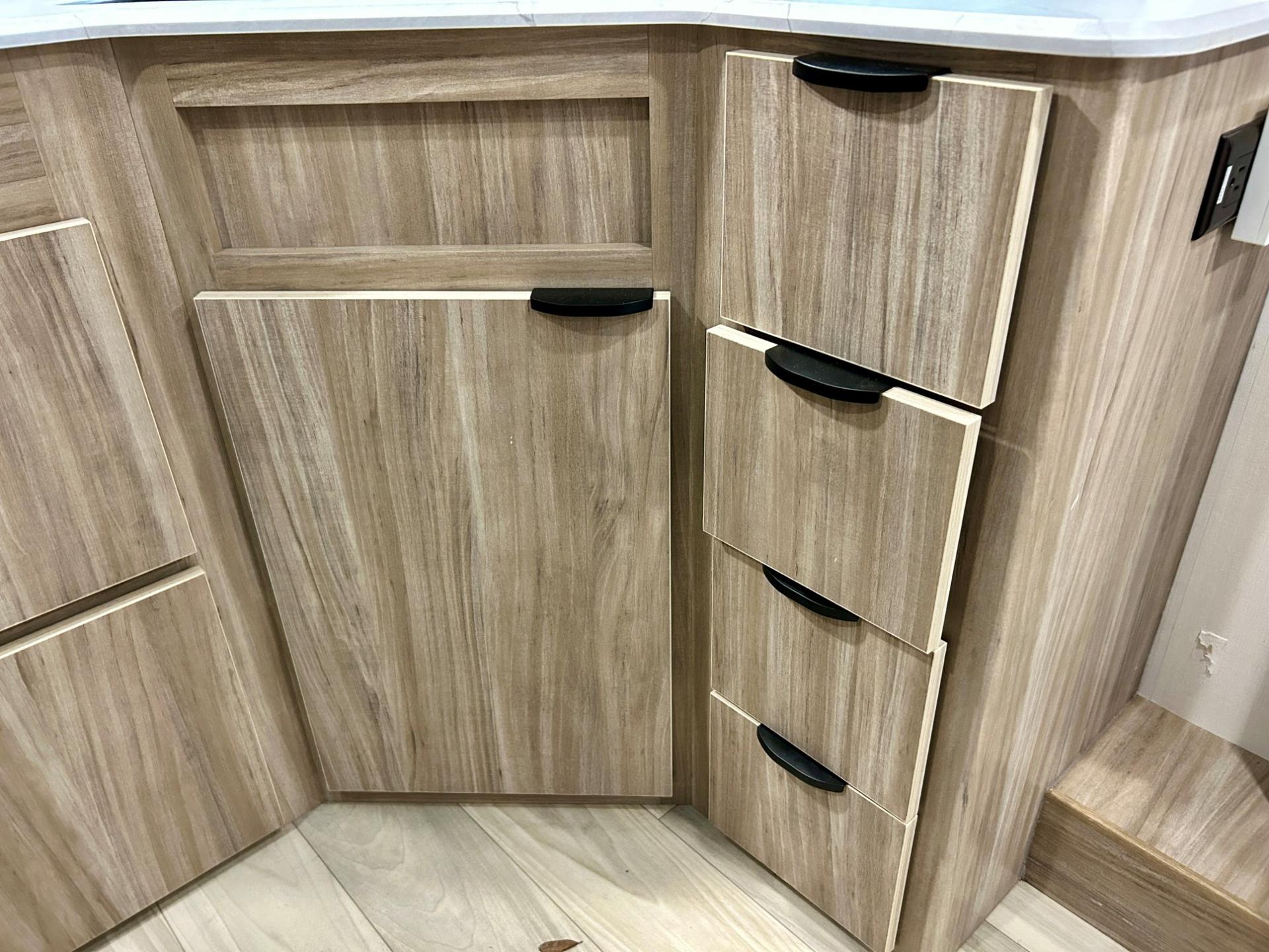 2024 Winnebago 2024 Winnebago M-Series - thumbnail 17