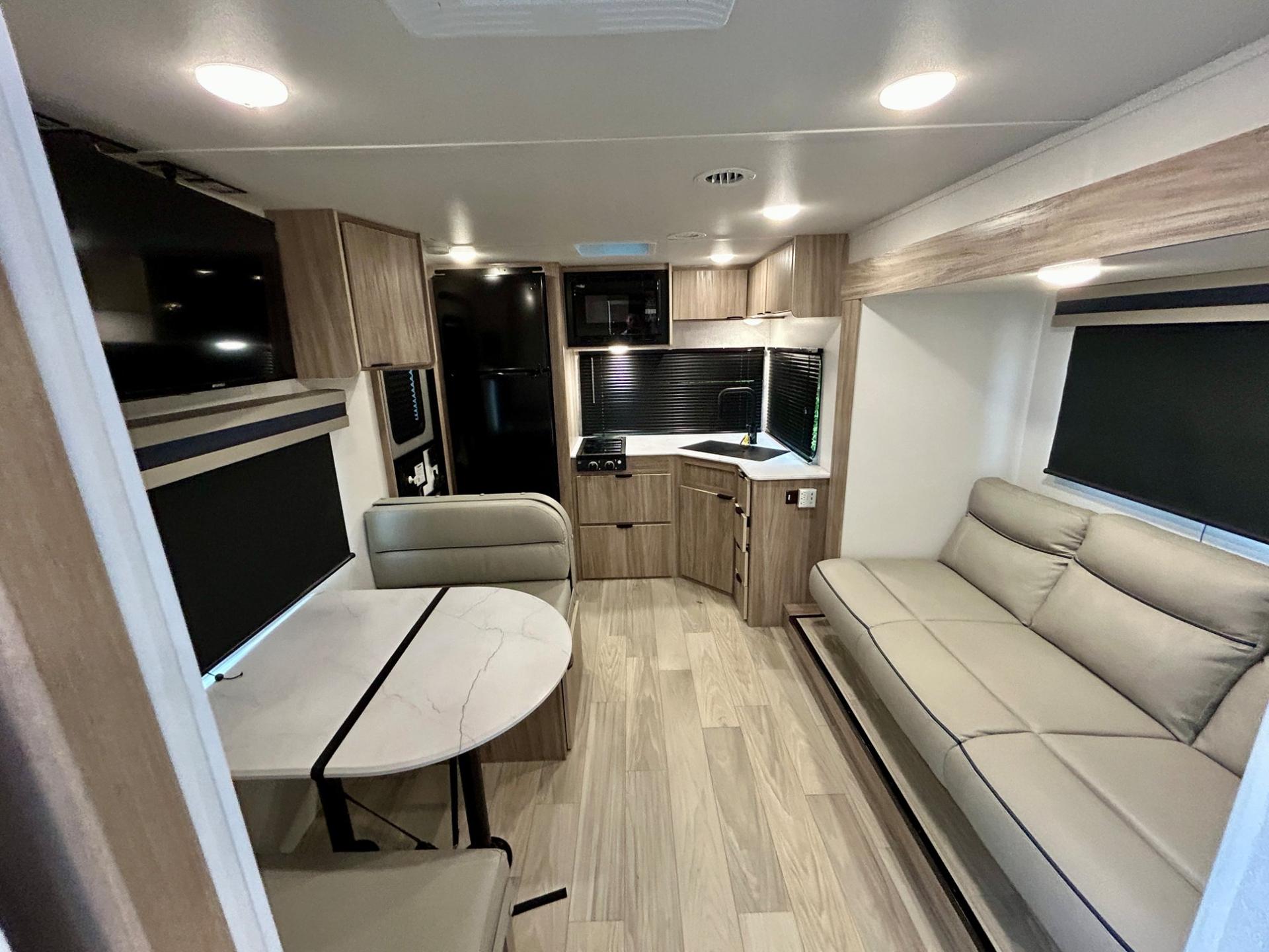 2024 Winnebago 2024 Winnebago M-Series - thumbnail 6
