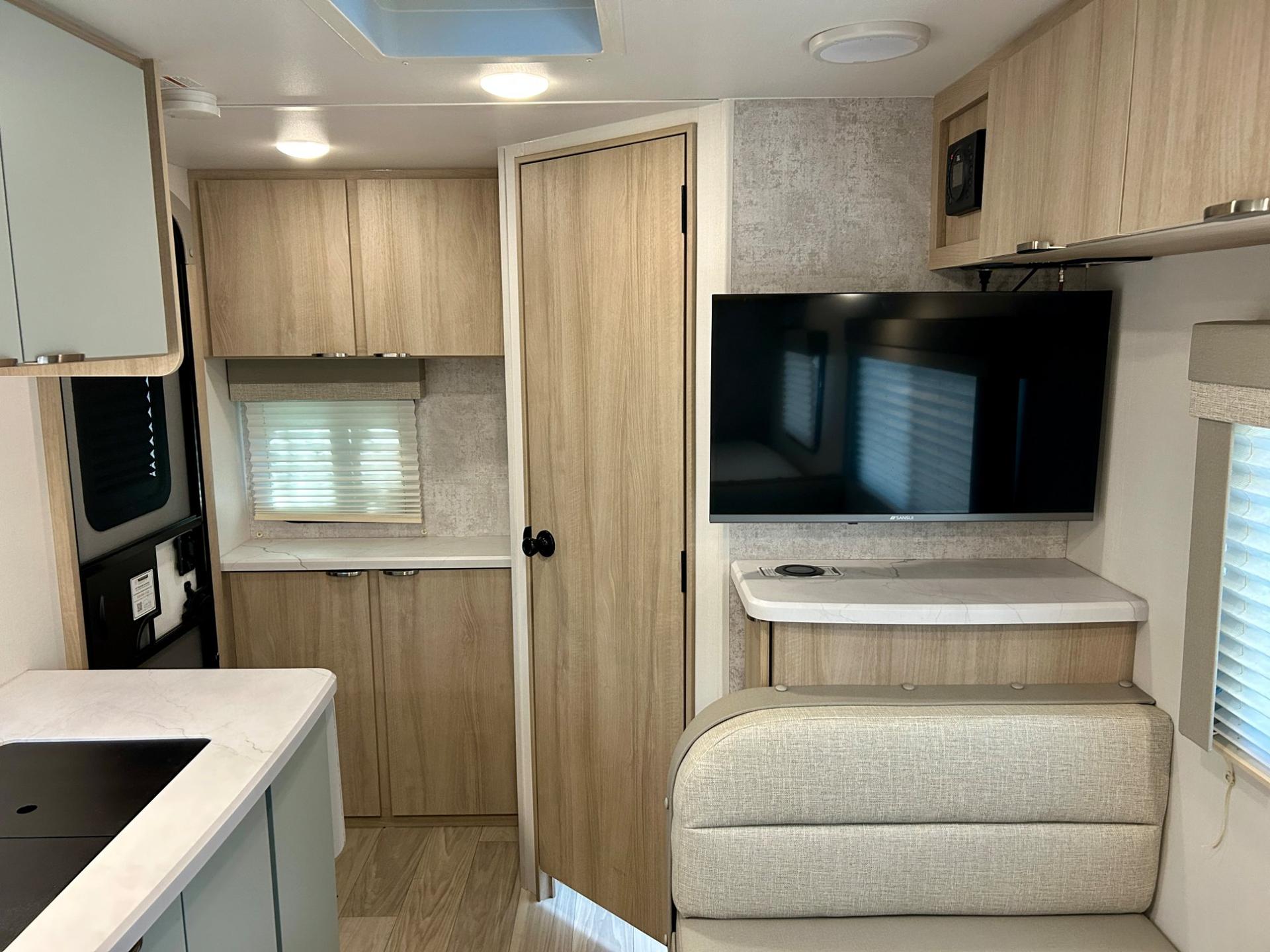 2024 Winnebago 2024 Winnebago Micro Minnie - thumbnail 6