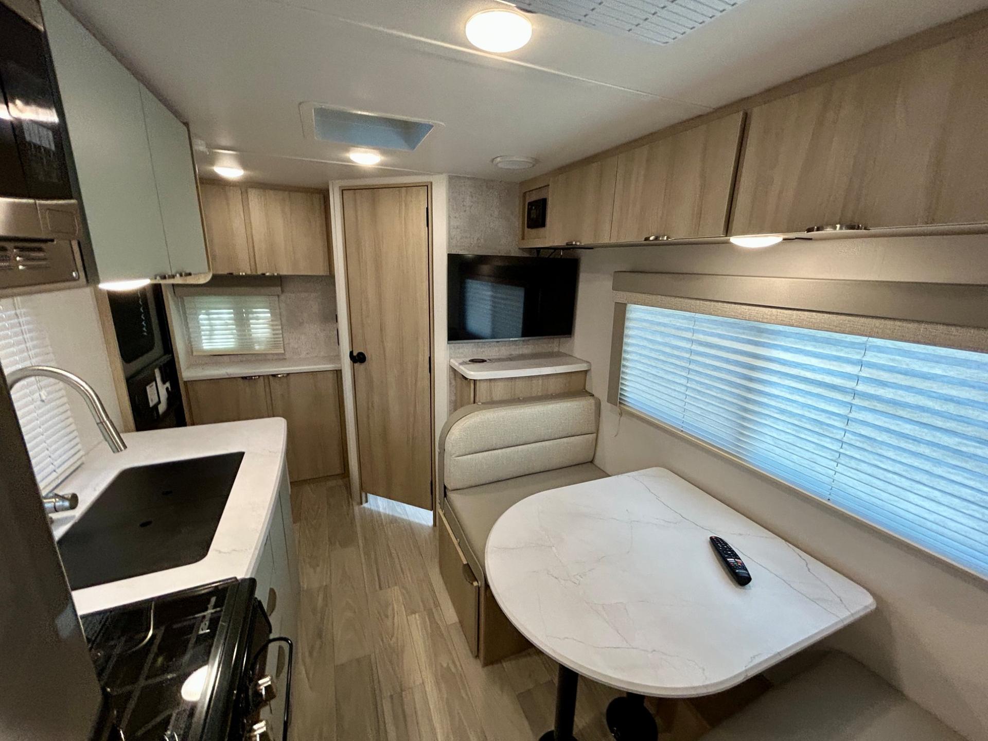 2024 Winnebago 2024 Winnebago Micro Minnie - thumbnail 5