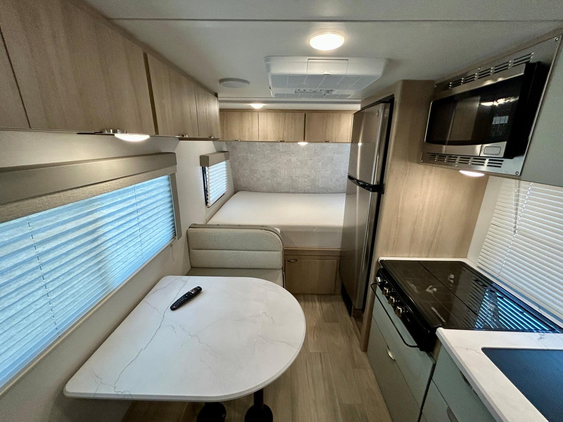 2024 Winnebago 2024 Winnebago Micro Minnie - thumbnail 3