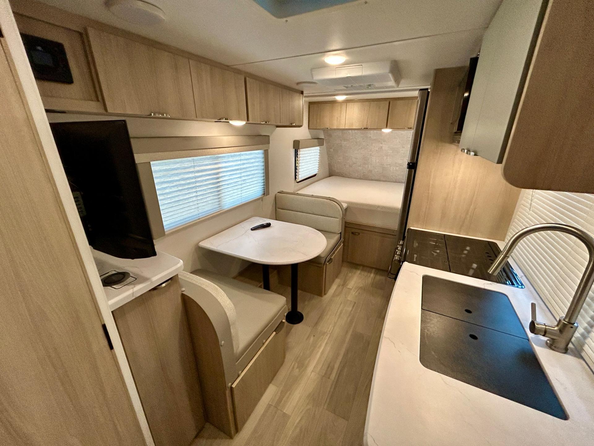 2024 Winnebago 2024 Winnebago Micro Minnie - thumbnail 2