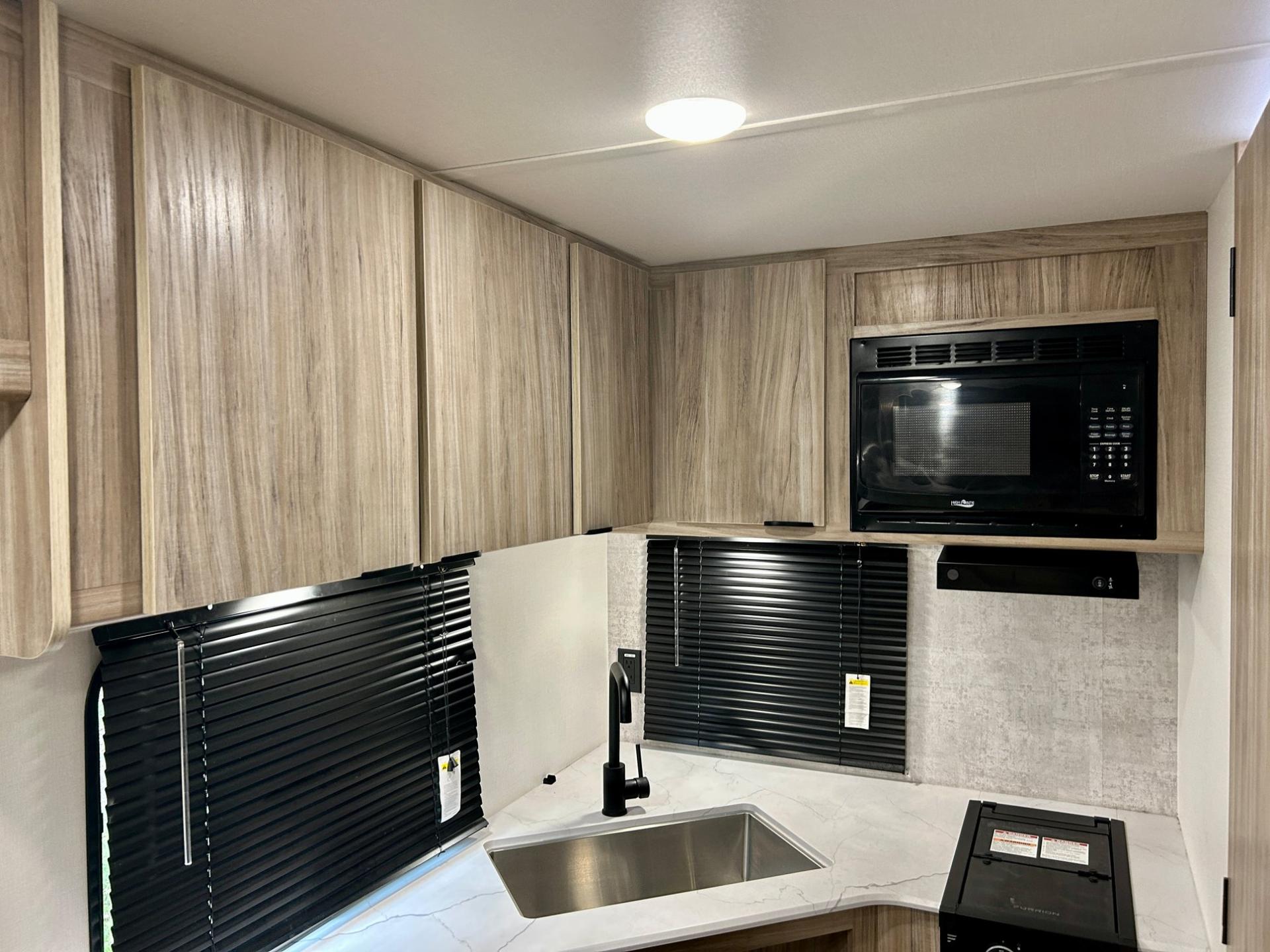 2025 Winnebago 2025 Winnebago Access - thumbnail 11