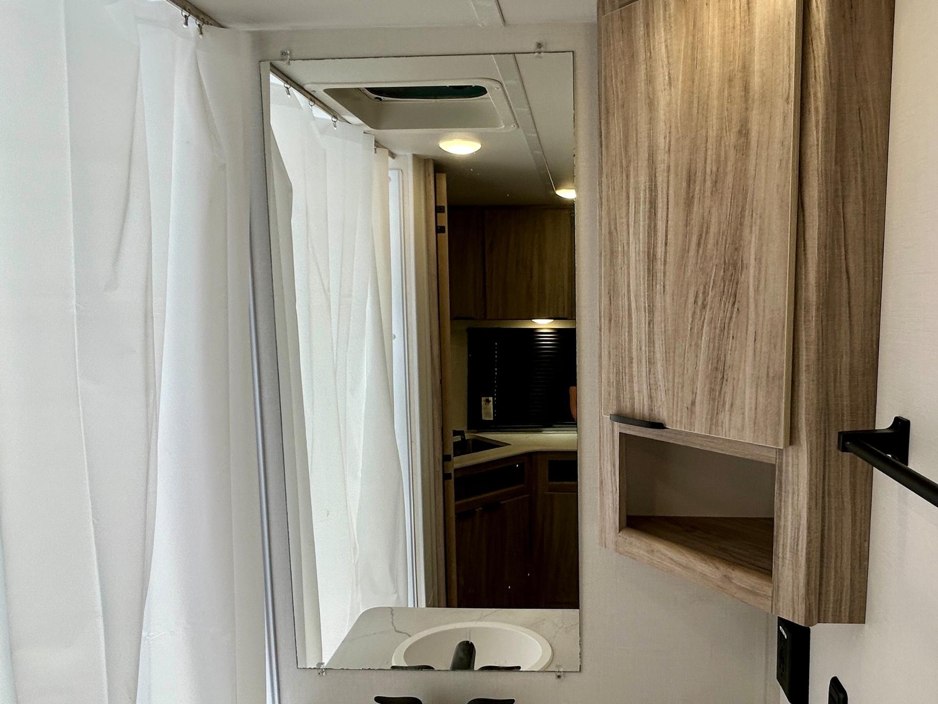 2025 Winnebago 2025 Winnebago Access - thumbnail 26