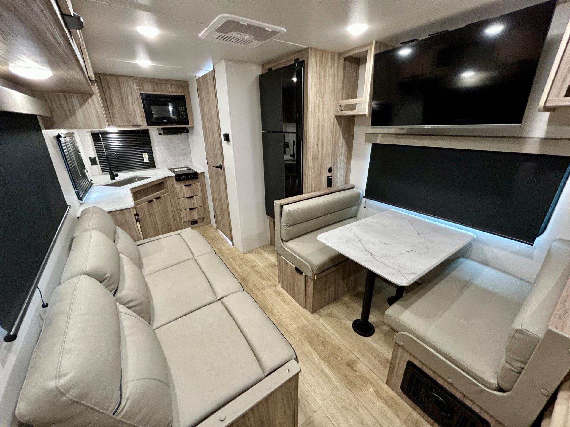 2025 Winnebago 2025 Winnebago Access - thumbnail 3