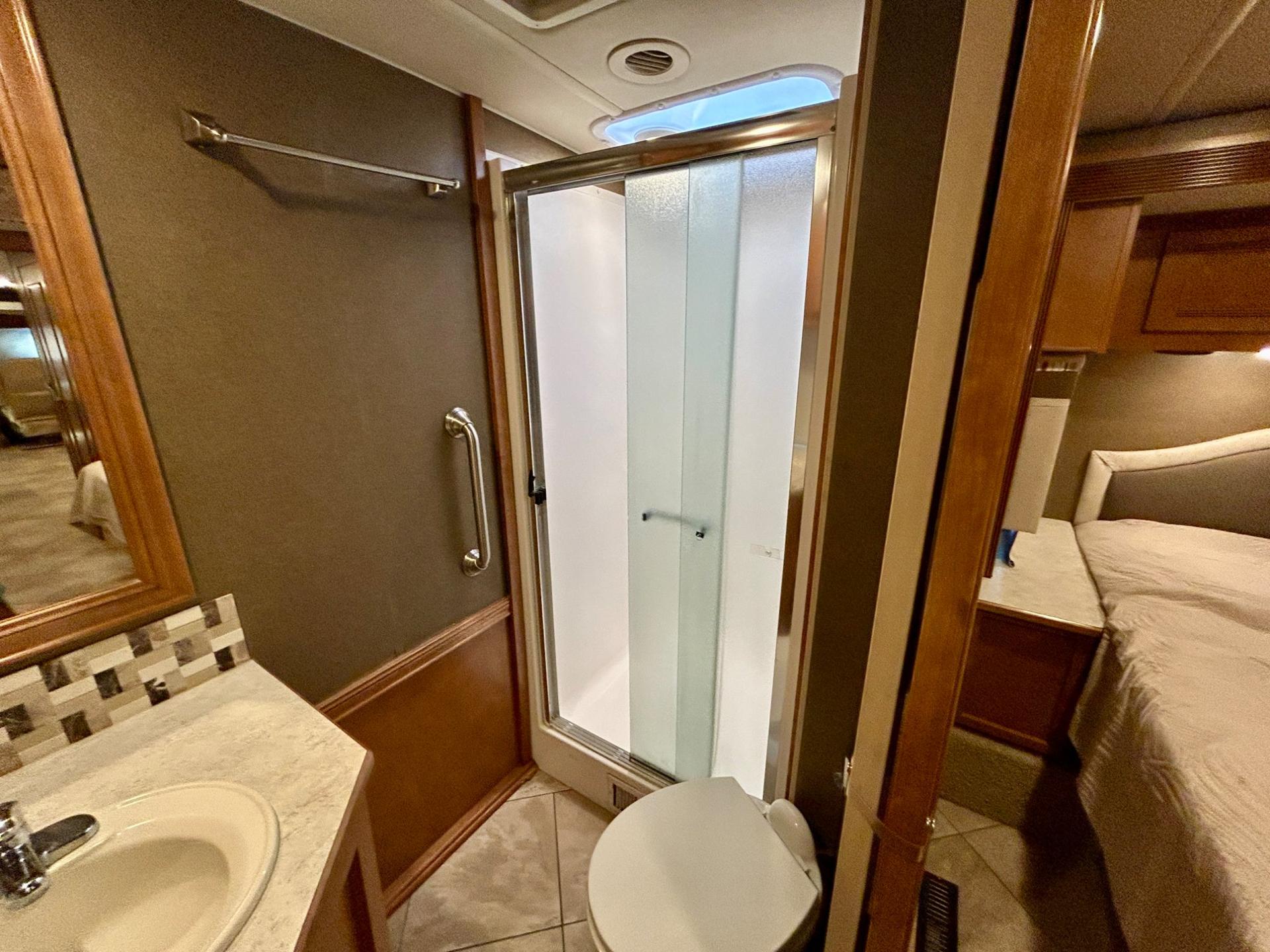 2018 Winnebago 2018 Winnebago Sunova - thumbnail 36